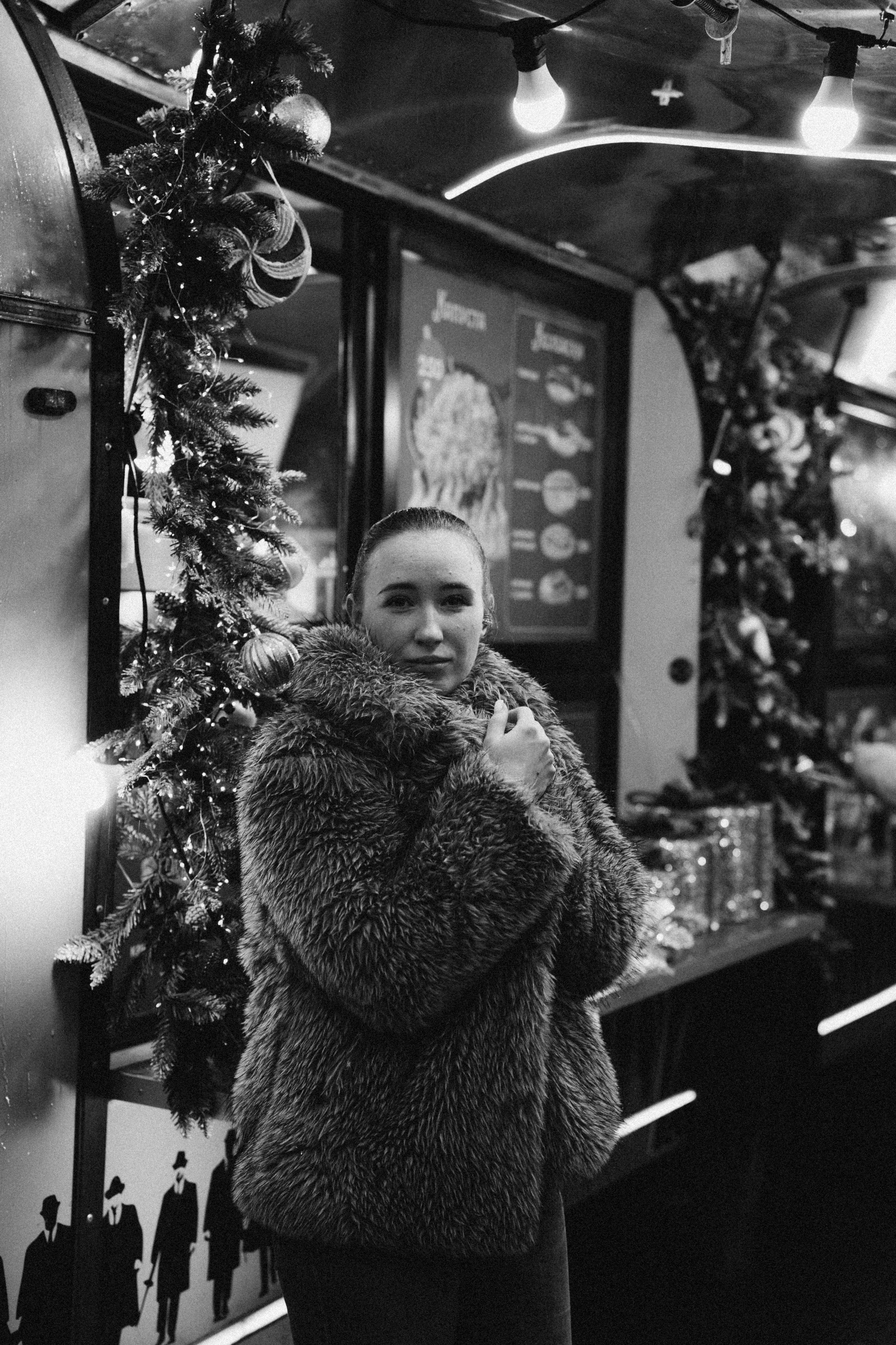 ПРОГУЛКА НА МАНЕЖНОЙ ПЛОЩАДИ ДЛЯ ДЕВУШКИ ПЕРЕД НОВЫМ ГОДОМ (НОВОГОДНЯЯ ФОТОСЕССИИЯ НА МАНЕЖНОЙ ПЛОЩАДИ). Профессиональный фотограф, Санкт-Петербург — Виктория Богомолова