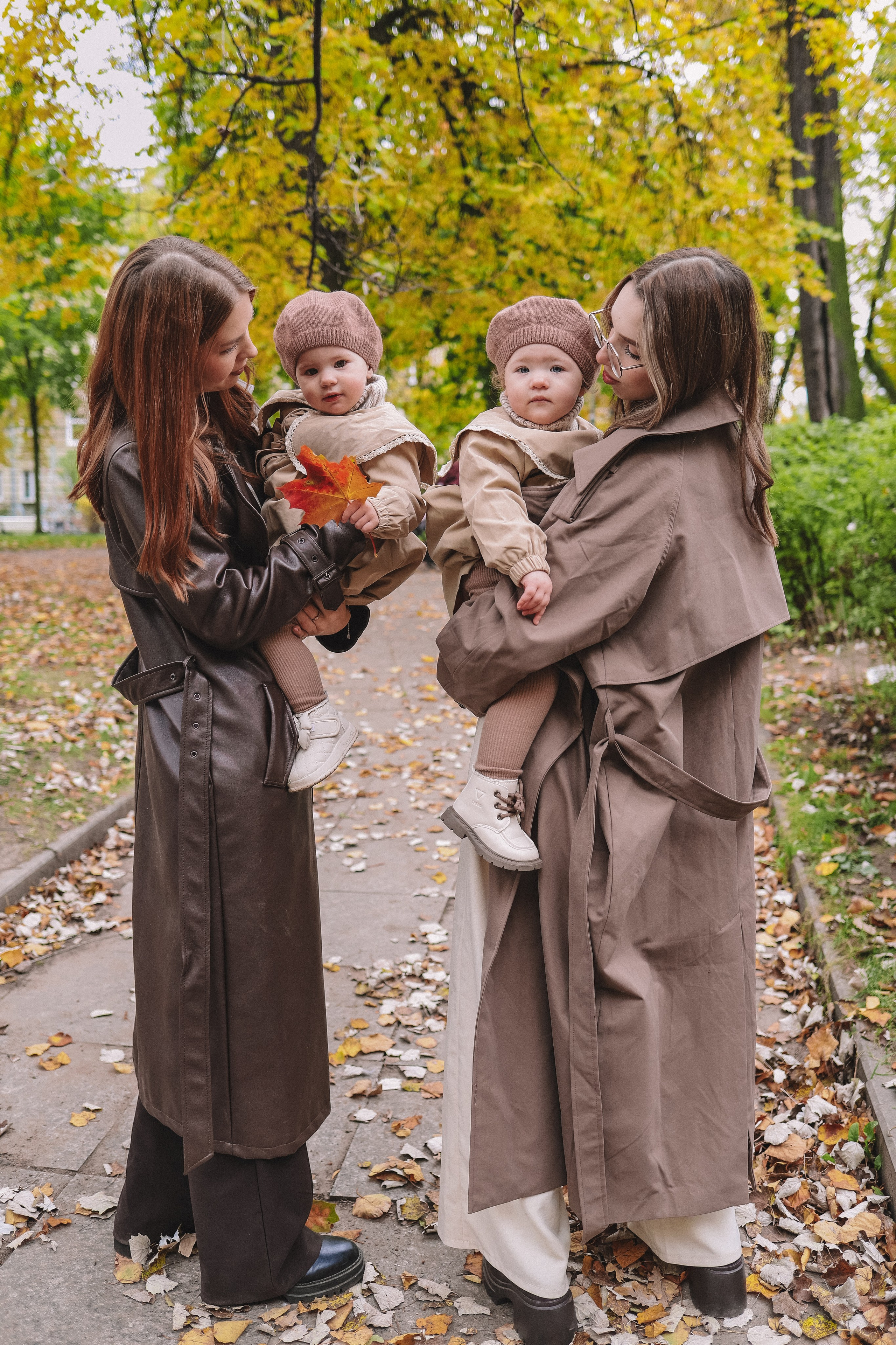 Мамы с дочками в осеннем парке. Фотограф Олеся Беляева | Санкт-Петербург и Ленобласть