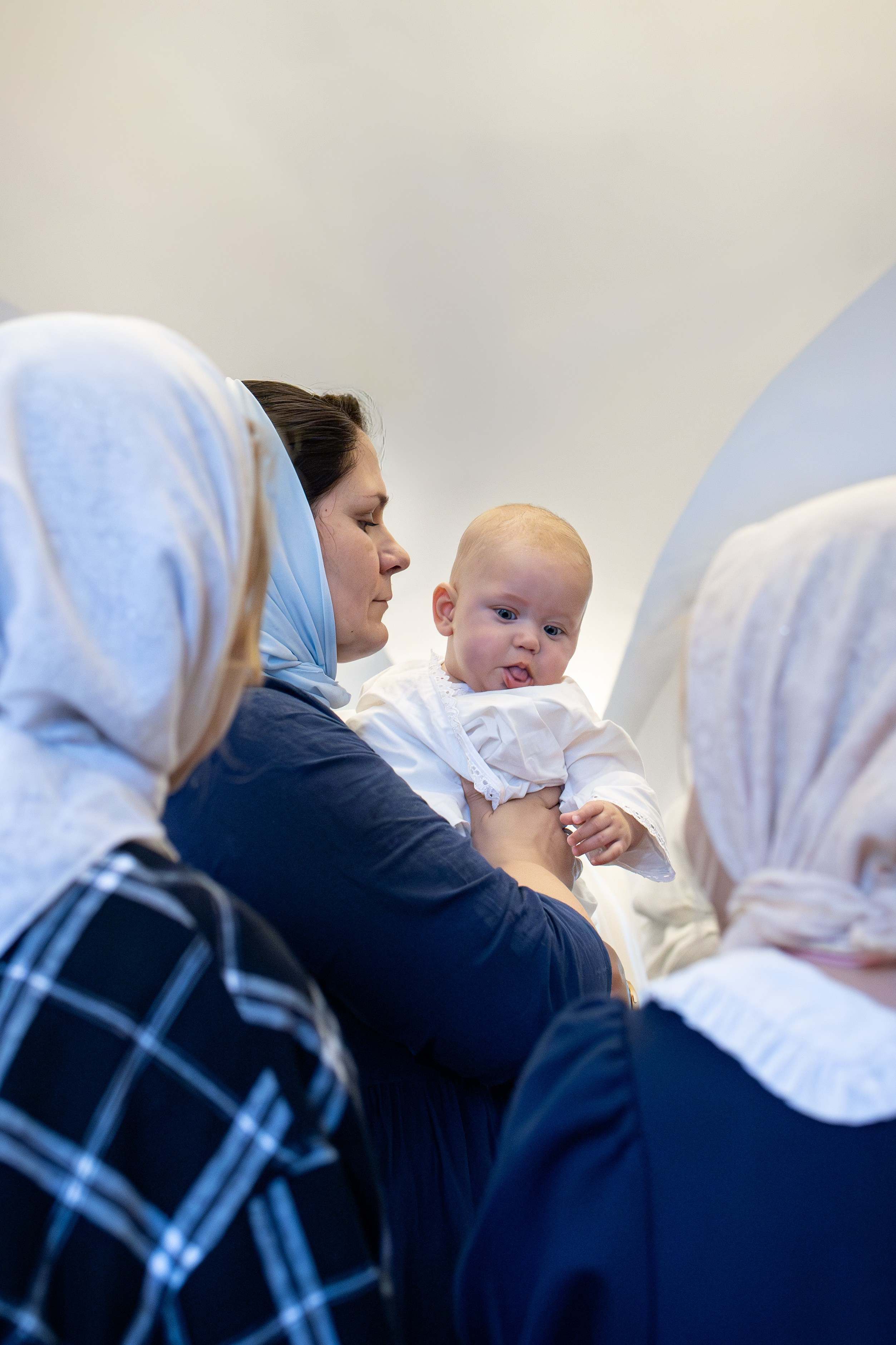 Таинство Крещения малышей в в храме Воскресения Христова, с. Трубино (Калужская обл.). Надежда Стар семейный и церковный фотограф в Жукове и Калужской области
