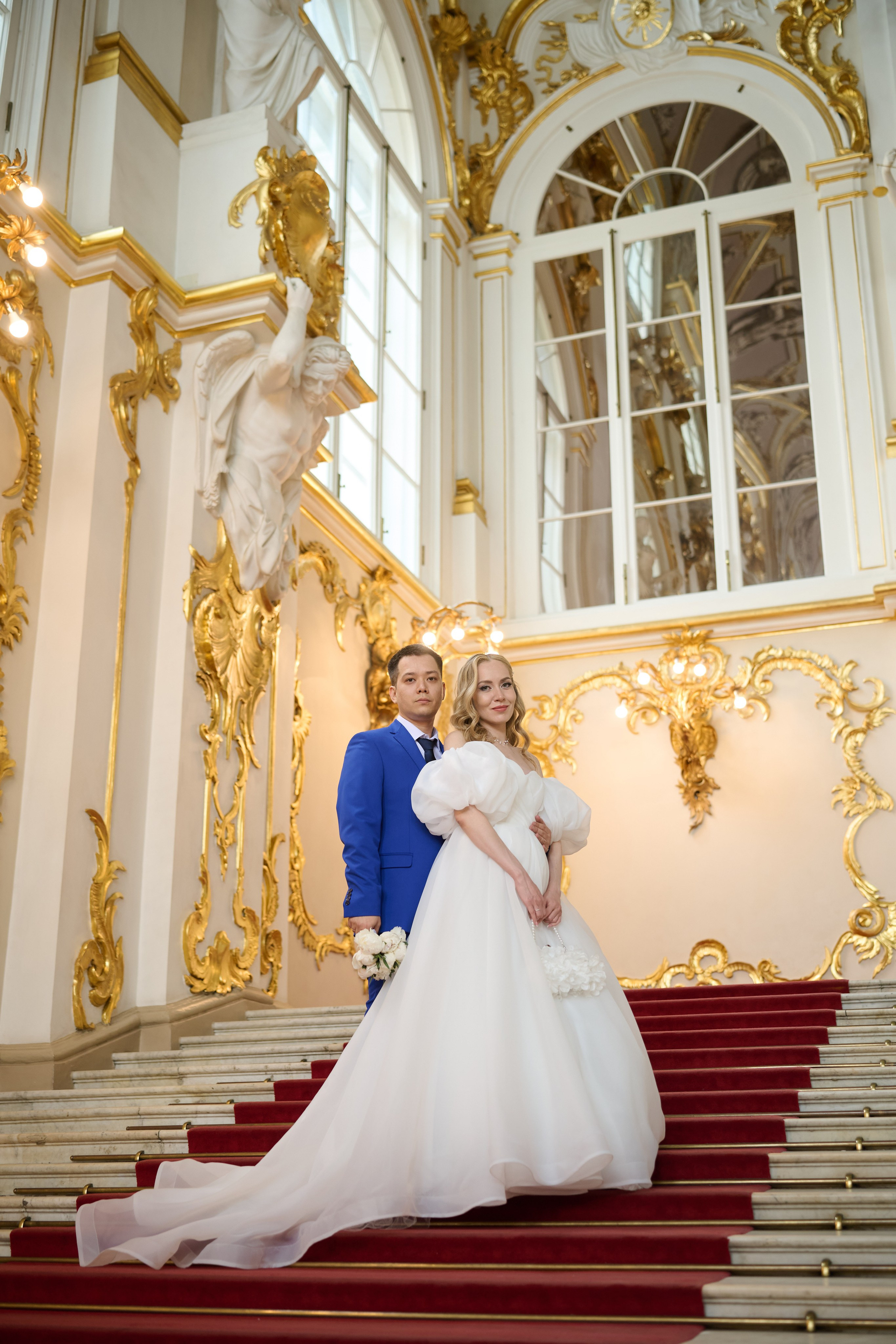 Свадебная фотосессия для пары в Эрмитаже – фотограф на свадьбу в Санкт-Петербурге