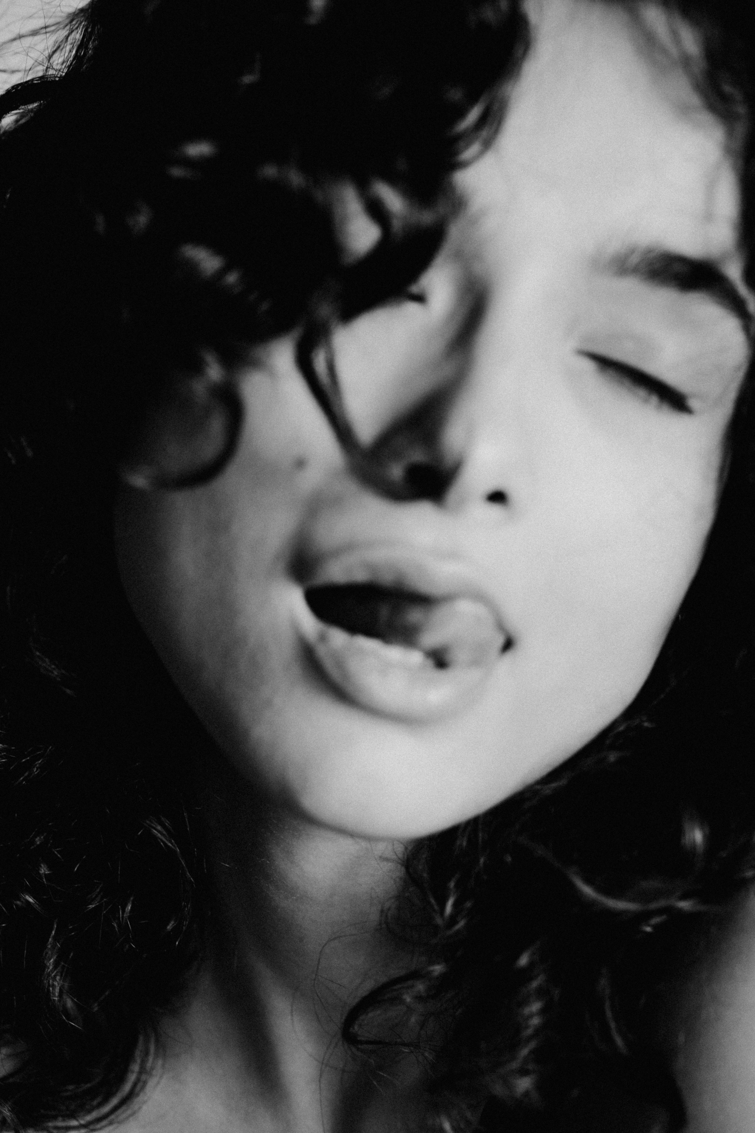 Обнажение. I am Diana, a portrait photographer. I take pictures around the world