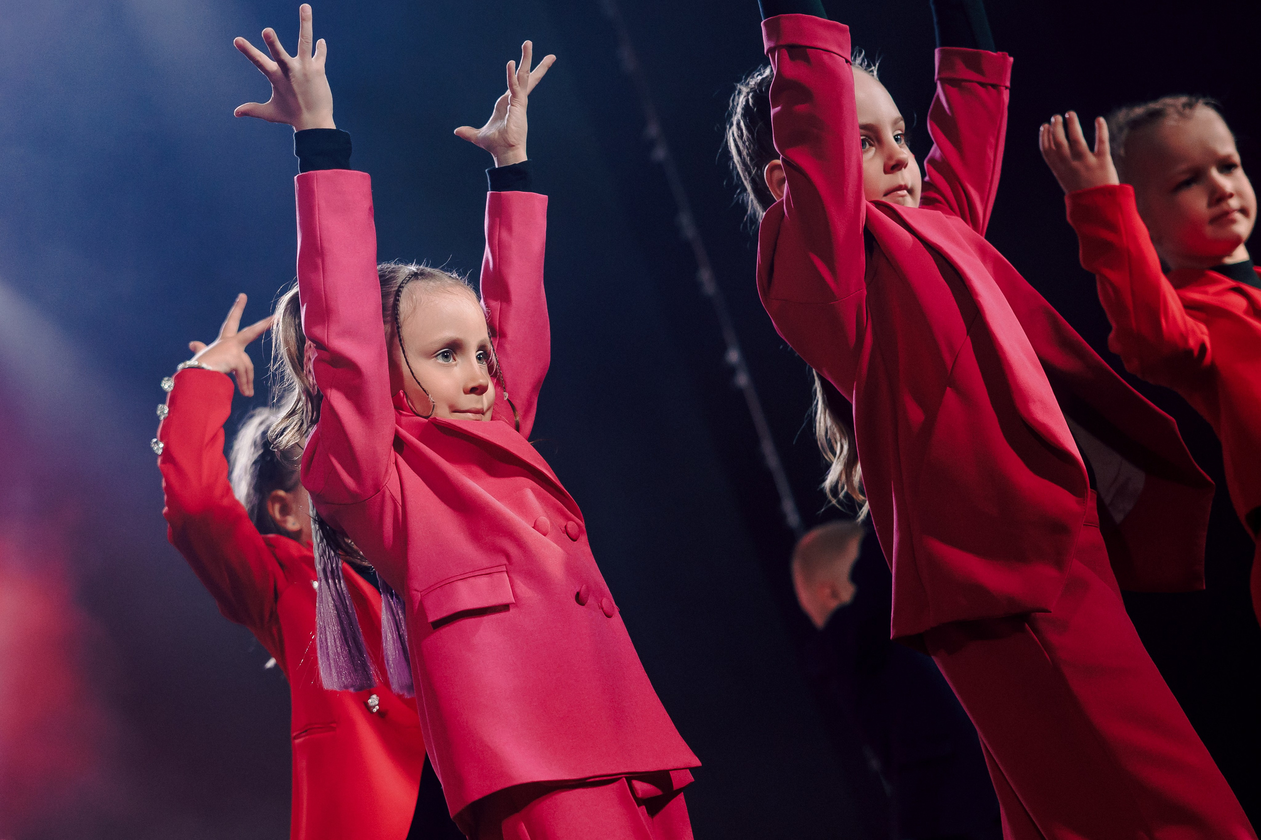 Отчётный концерт танцевальной школы «Red Rabbits» 2025. Лёшка Варзегов — фотограф