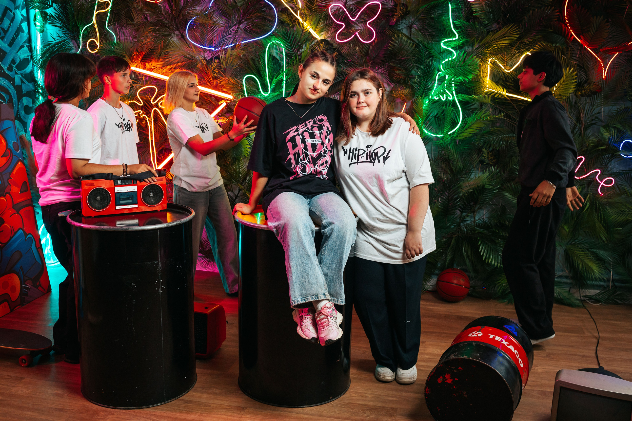 Студия школьной фотографии. Фотостудия выпускных альбомов в Твери. Студия школьной фотографии в Твери. Выпускные альбомы в Твери