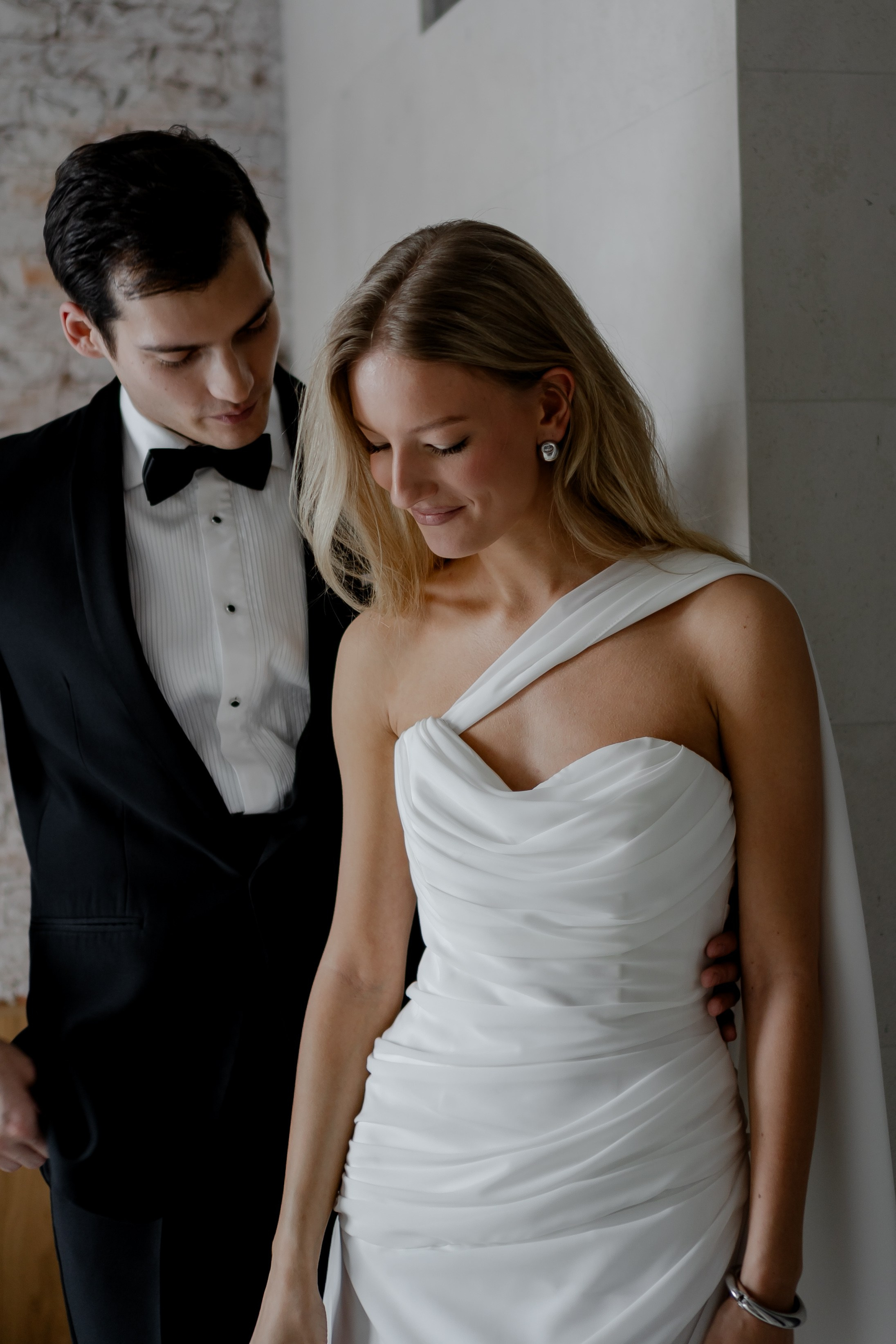 ЭЛЕГАНТНАЯ СВАДБЕНАЯ СЬЕМКА ЖЕНИХА И НЕВЕСТЫ В ДОРОГОМ ОТЕЛЕ САНКТ-ПЕТЕРБУРГА. Профессиональный фотограф, Санкт-Петербург — Виктория Богомолова