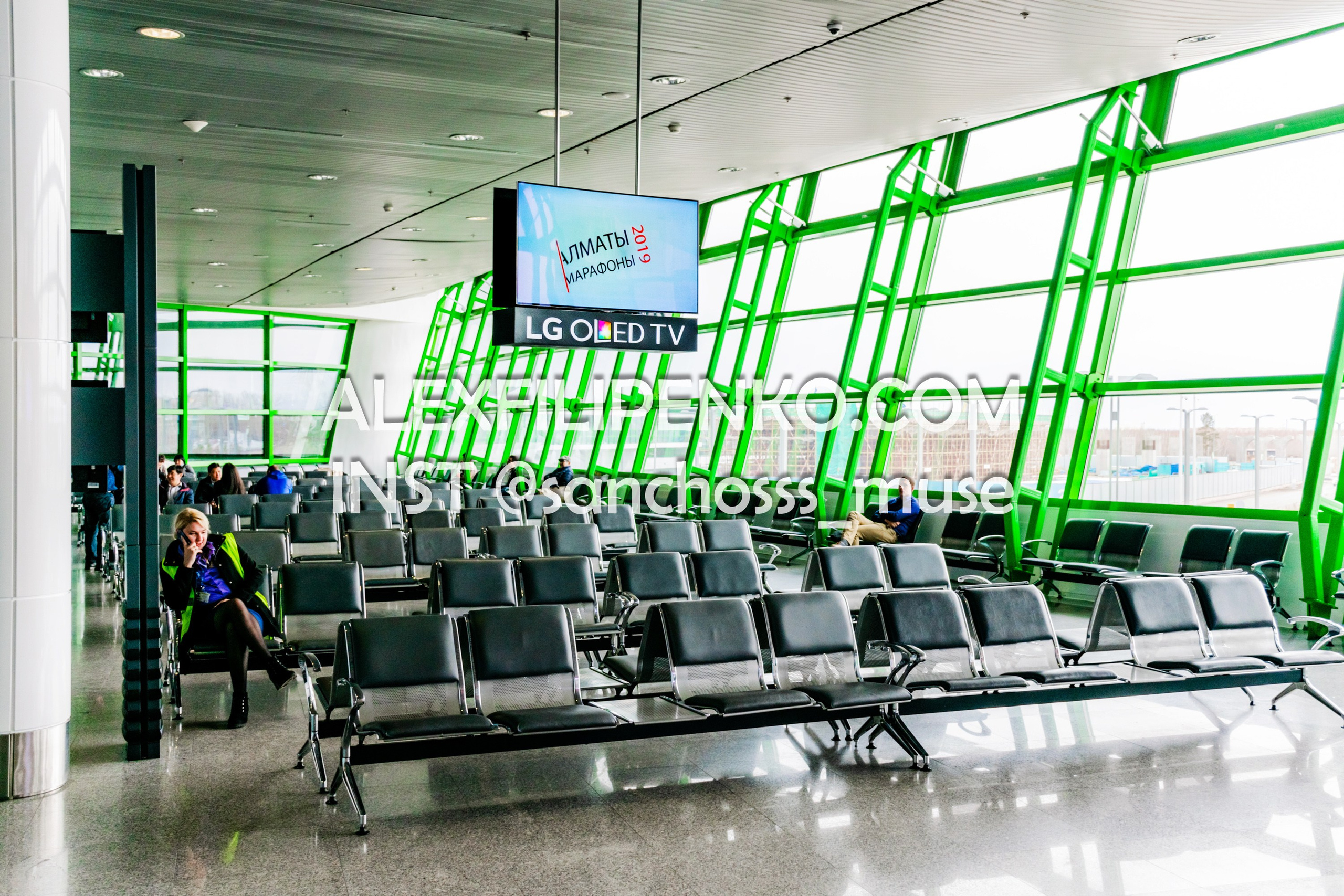 Фотосъемка для рекламного оператора MYD Production в Аэропорту Астаны. Фотограф интерьера недвижимости и архитектуры в Астане