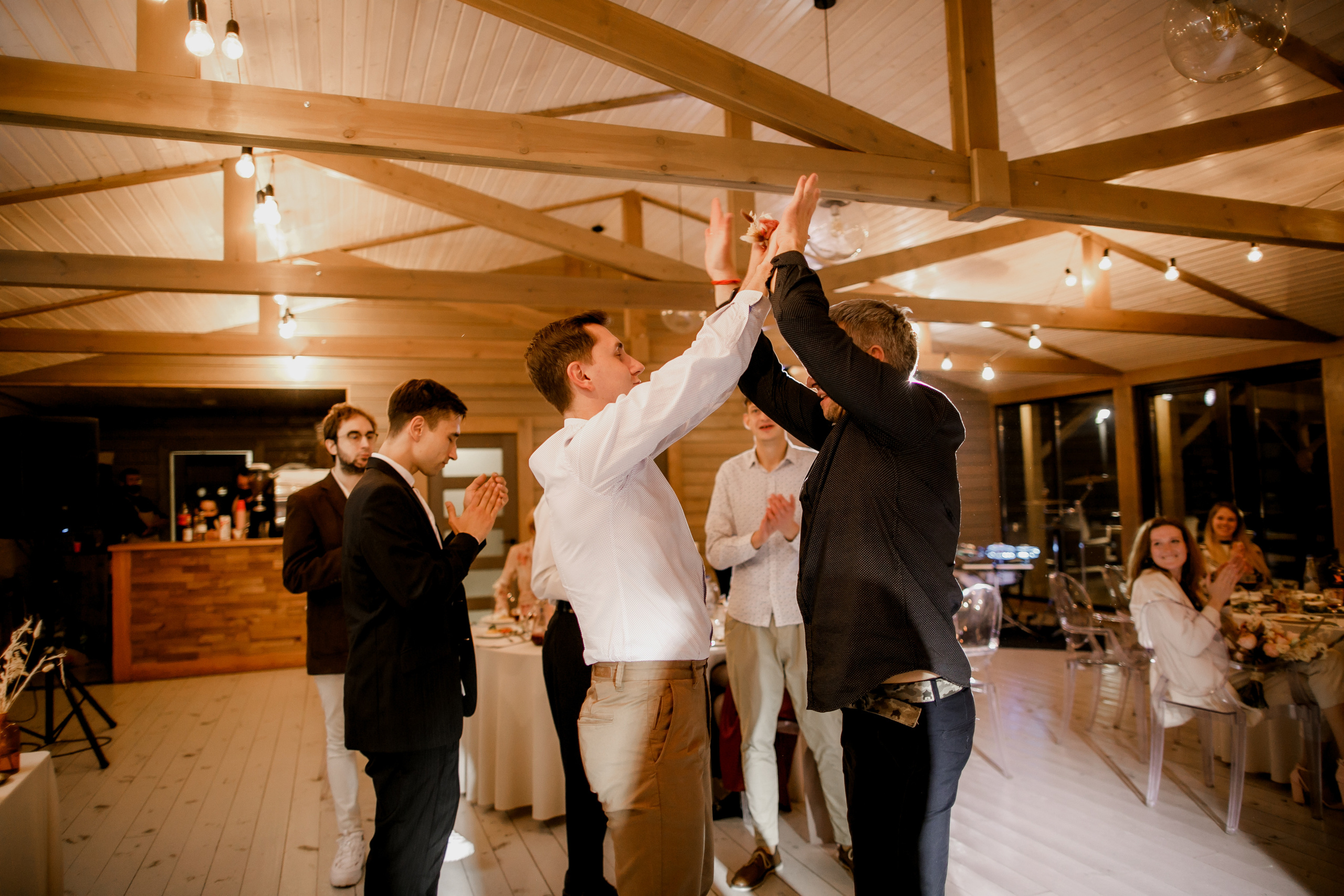 Свадебная вечеринка на загородной пощадке. Свадебный фотограф Марина Назарова Москва