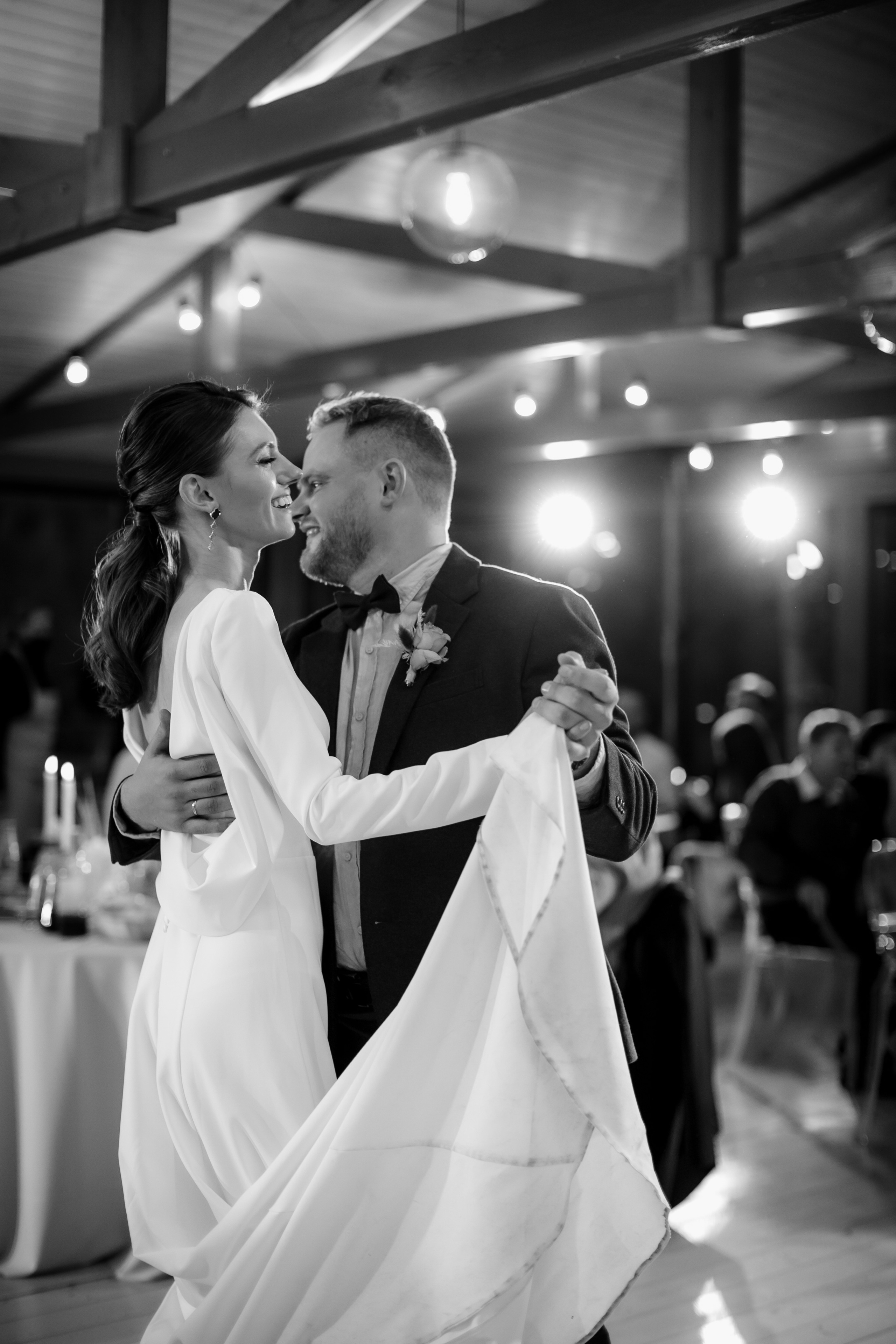 Свадебная вечеринка на загородной пощадке. Свадебный фотограф Марина Назарова Москва