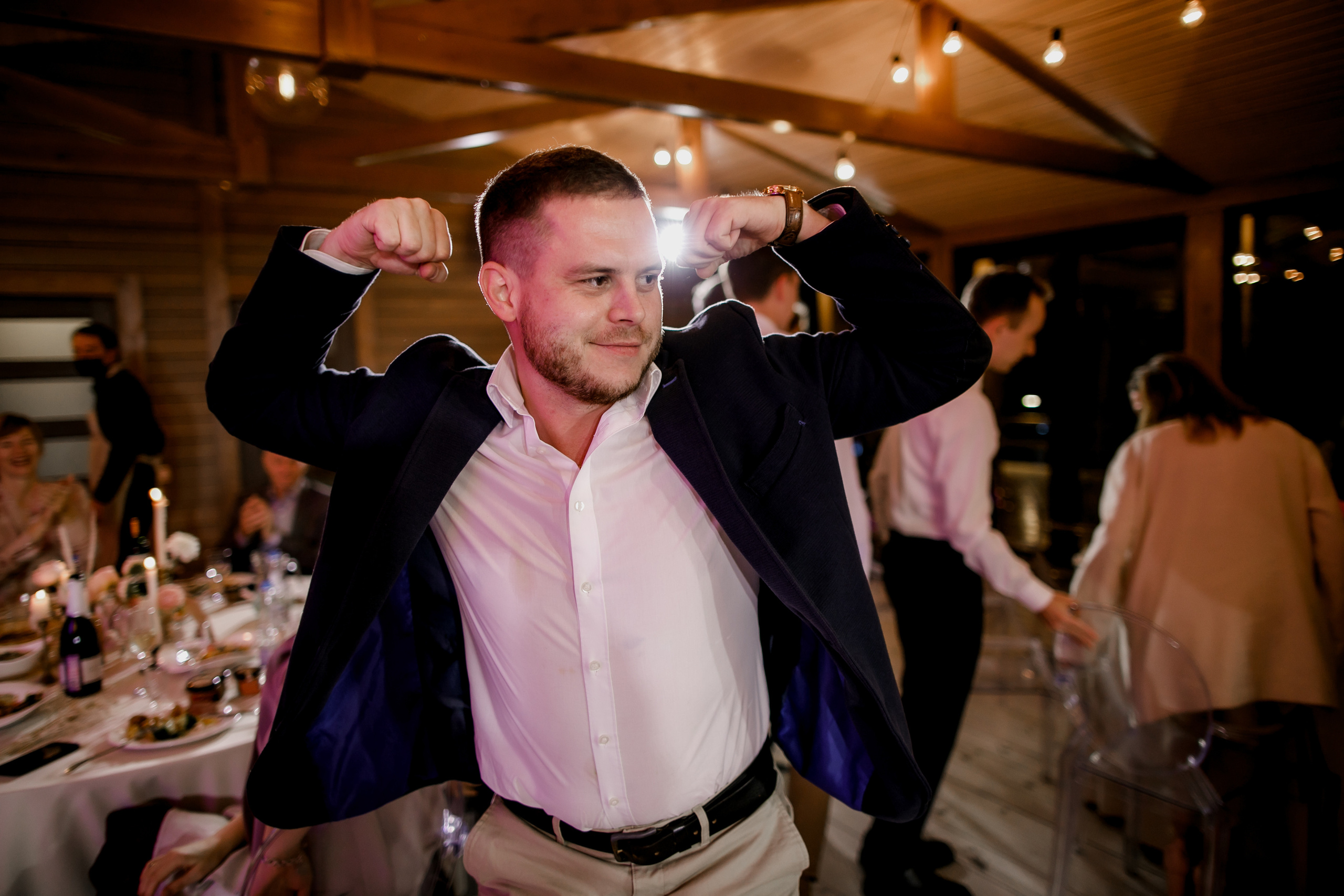 Свадебная вечеринка на загородной пощадке. Свадебный фотограф Марина Назарова Москва