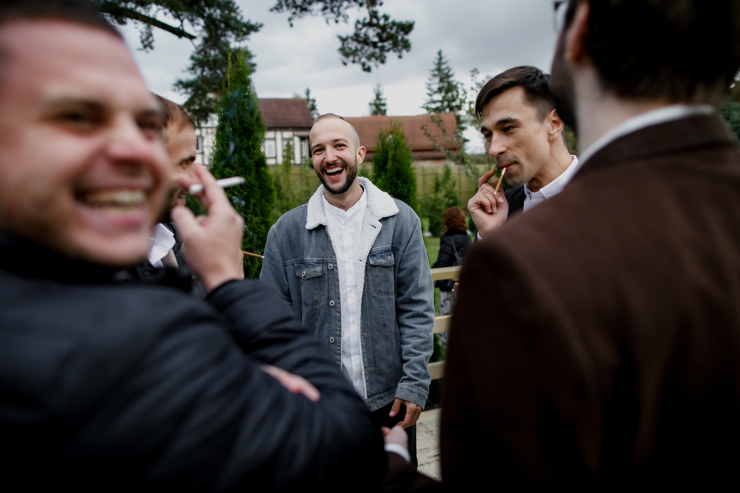 Свадебная вечеринка на загородной пощадке. Свадебный фотограф Марина Назарова Москва