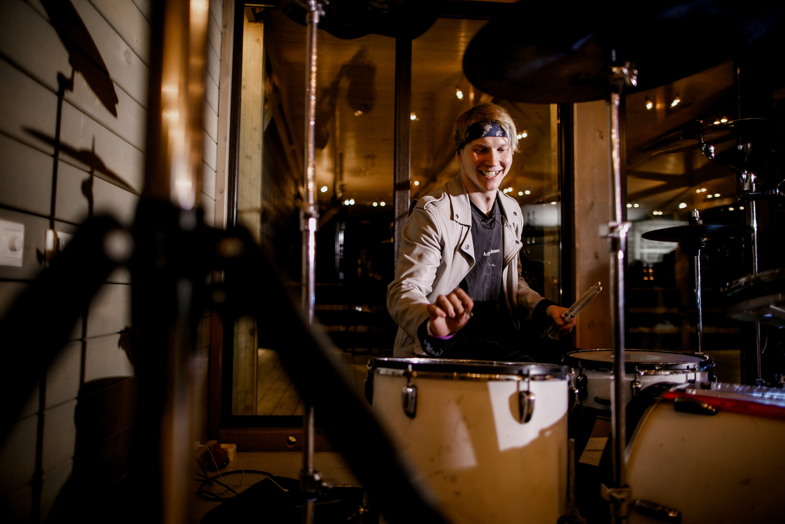 Свадебная вечеринка на загородной пощадке. Свадебный фотограф Марина Назарова Москва