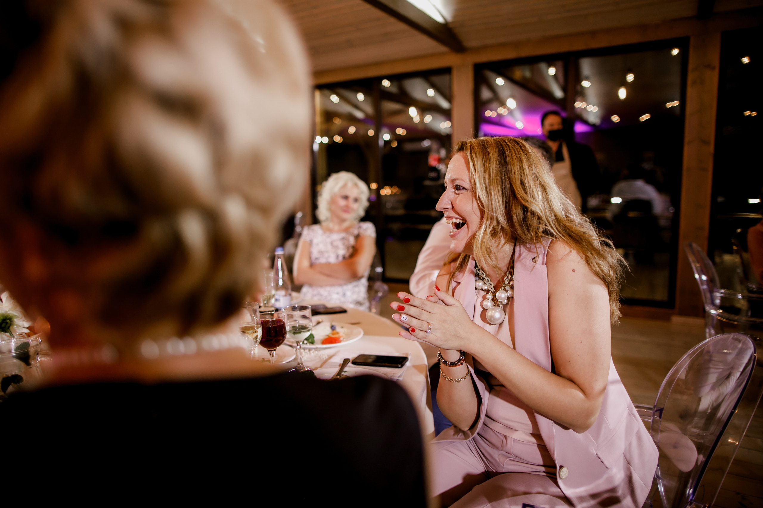 Свадебная вечеринка на загородной пощадке. Свадебный фотограф Марина Назарова Москва