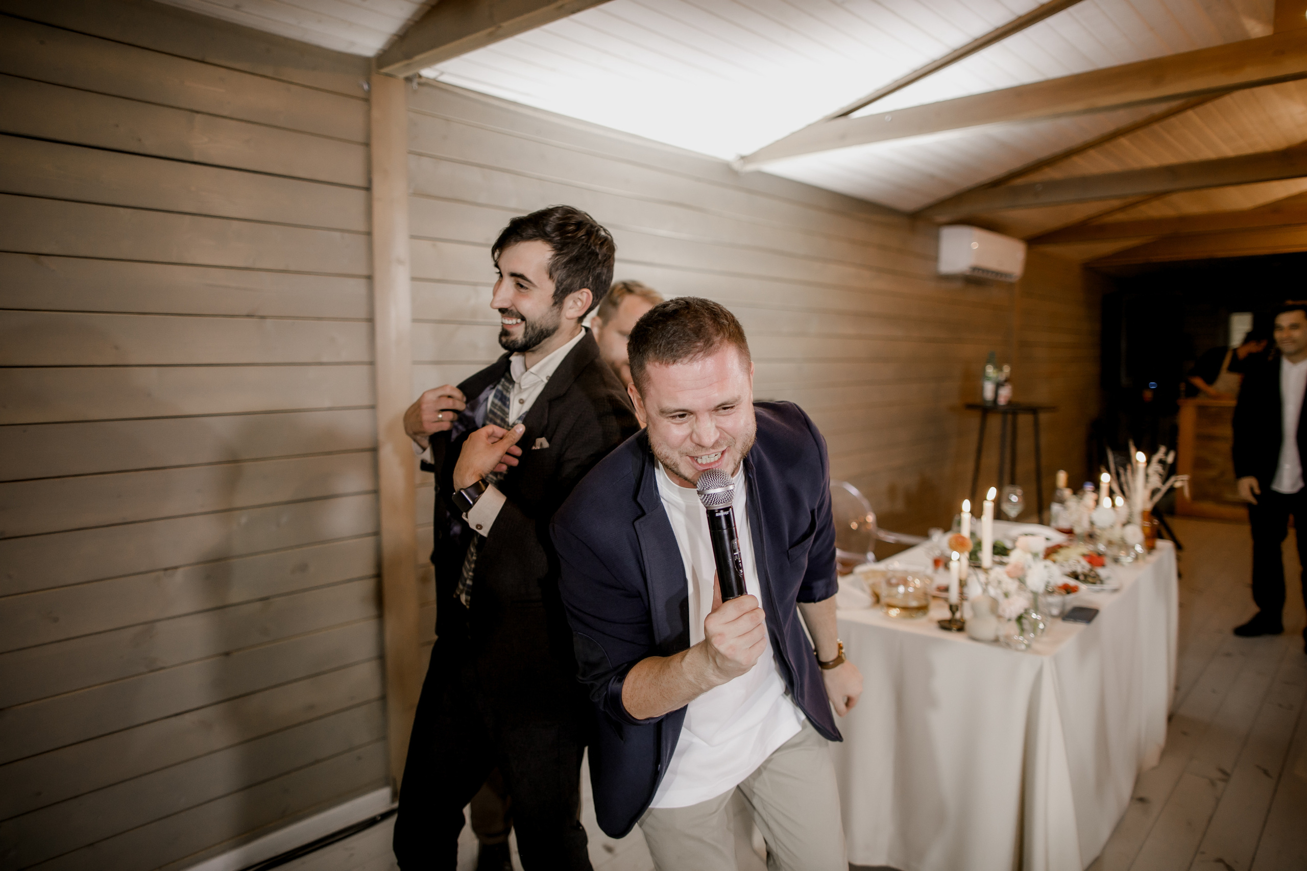 Свадебная вечеринка на загородной пощадке. Свадебный фотограф Марина Назарова Москва