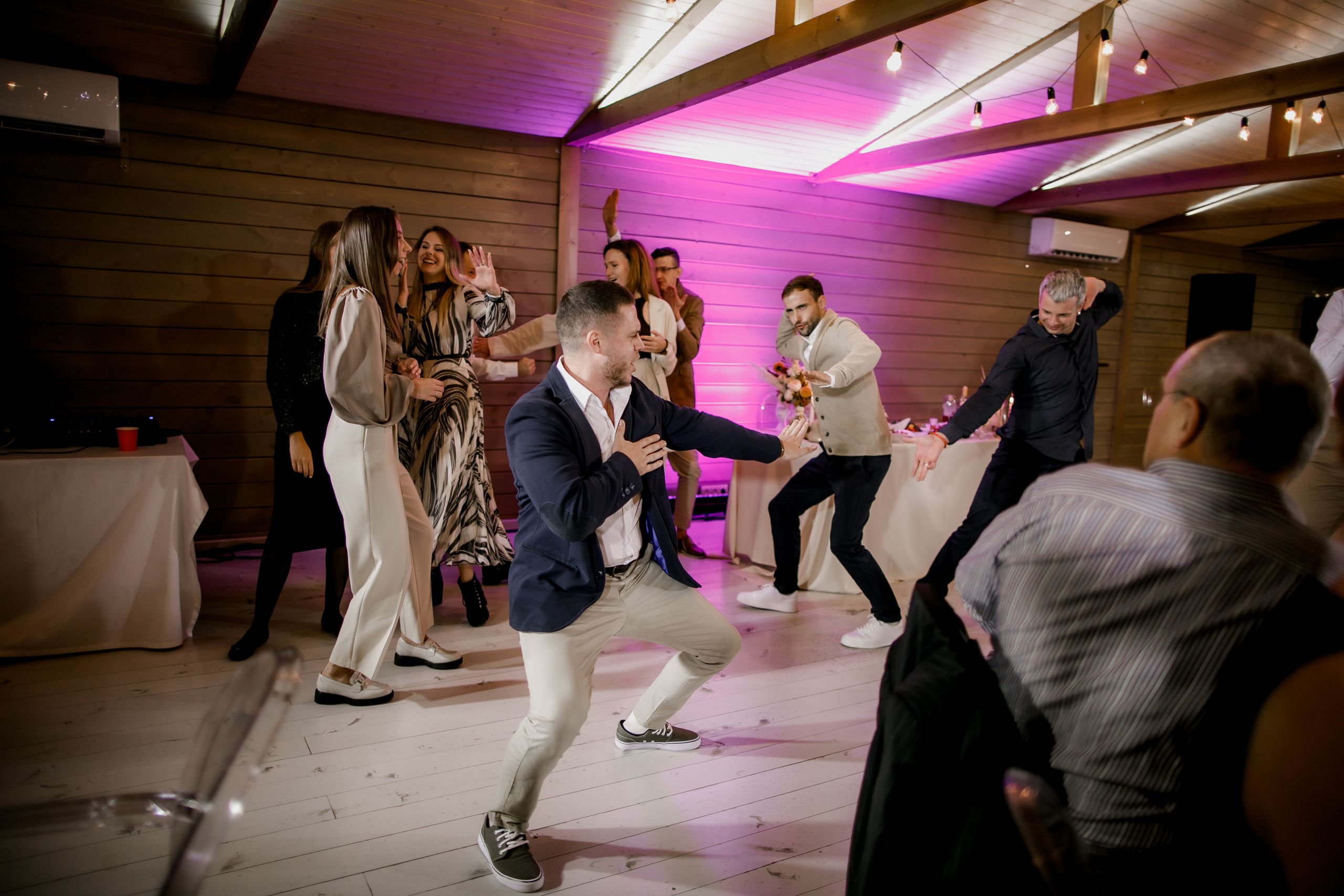 Свадебная вечеринка на загородной пощадке. Свадебный фотограф Марина Назарова Москва