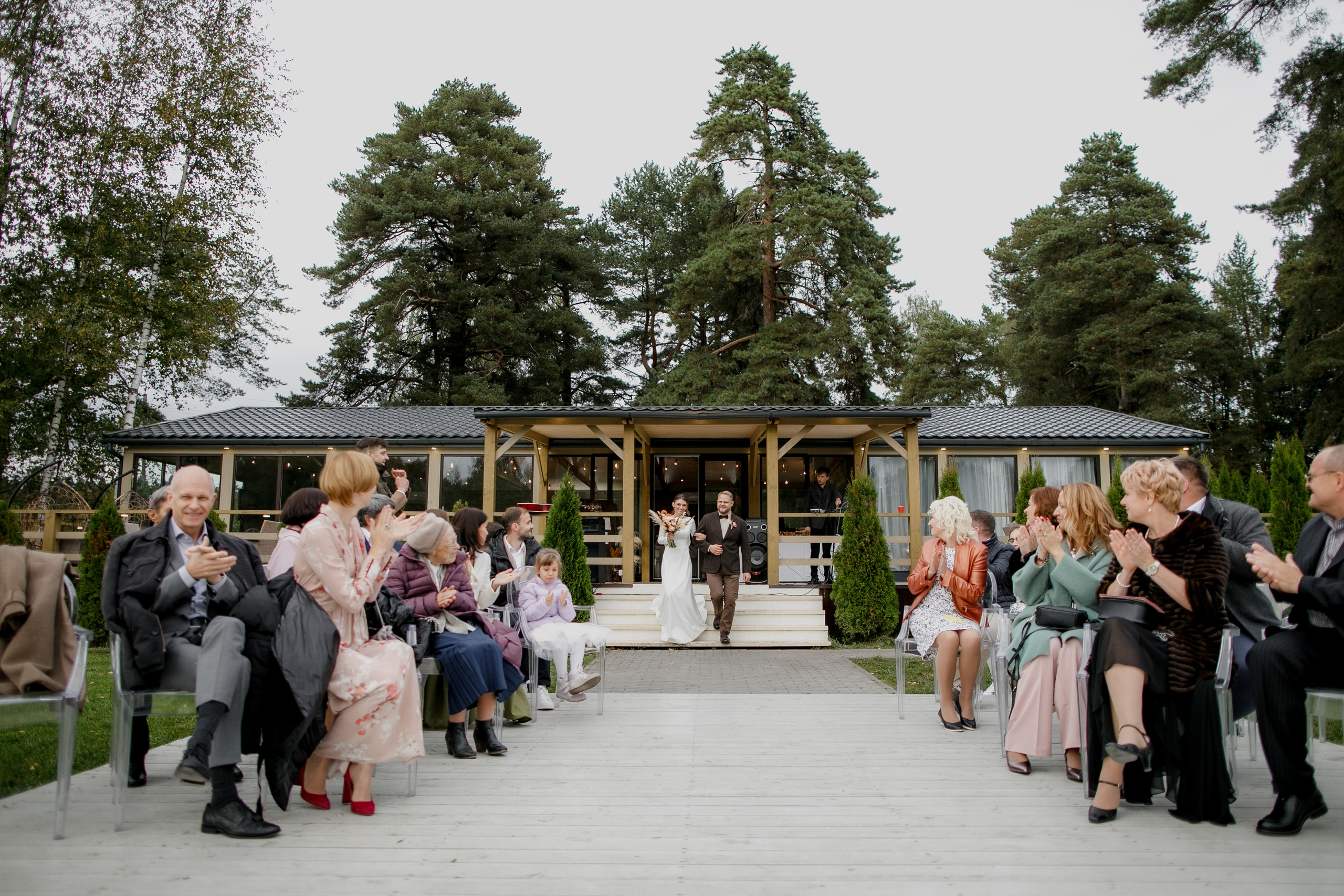 Свадебная вечеринка на загородной пощадке. Свадебный фотограф Марина Назарова Москва