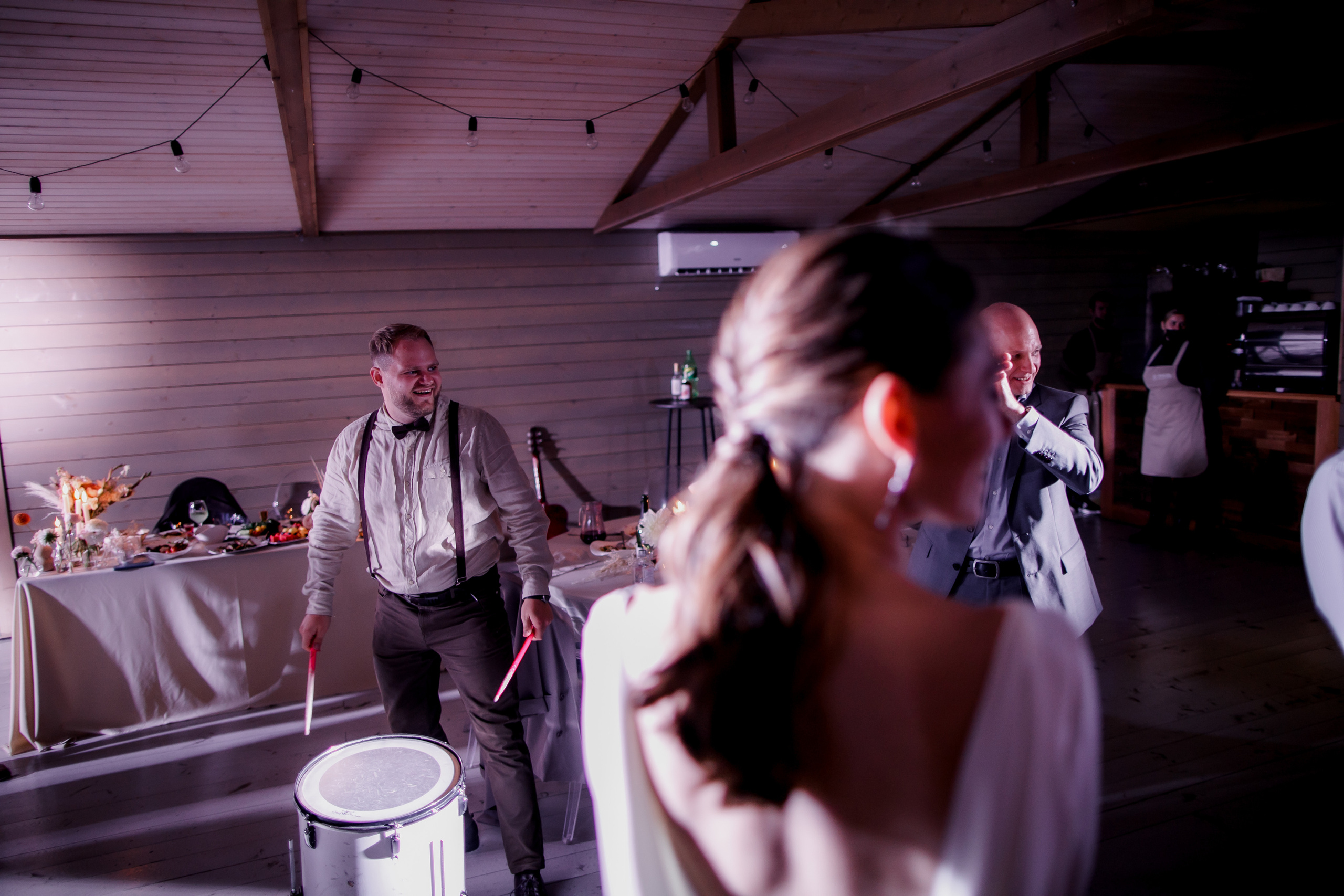 Свадебная вечеринка на загородной пощадке. Свадебный фотограф Марина Назарова Москва