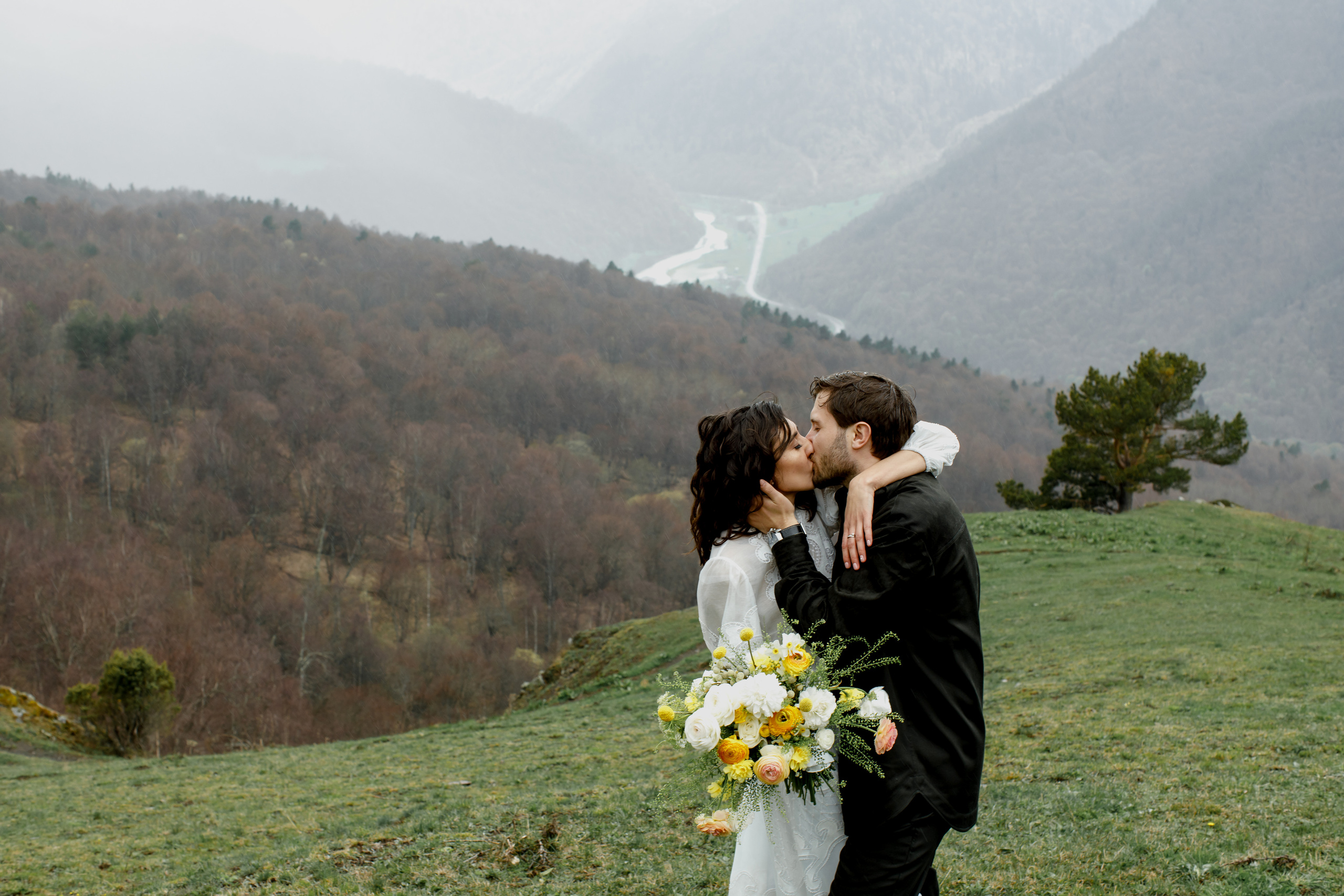 Свадьба в горах Архыза. Свадебный фотограф Марина Назарова Москва