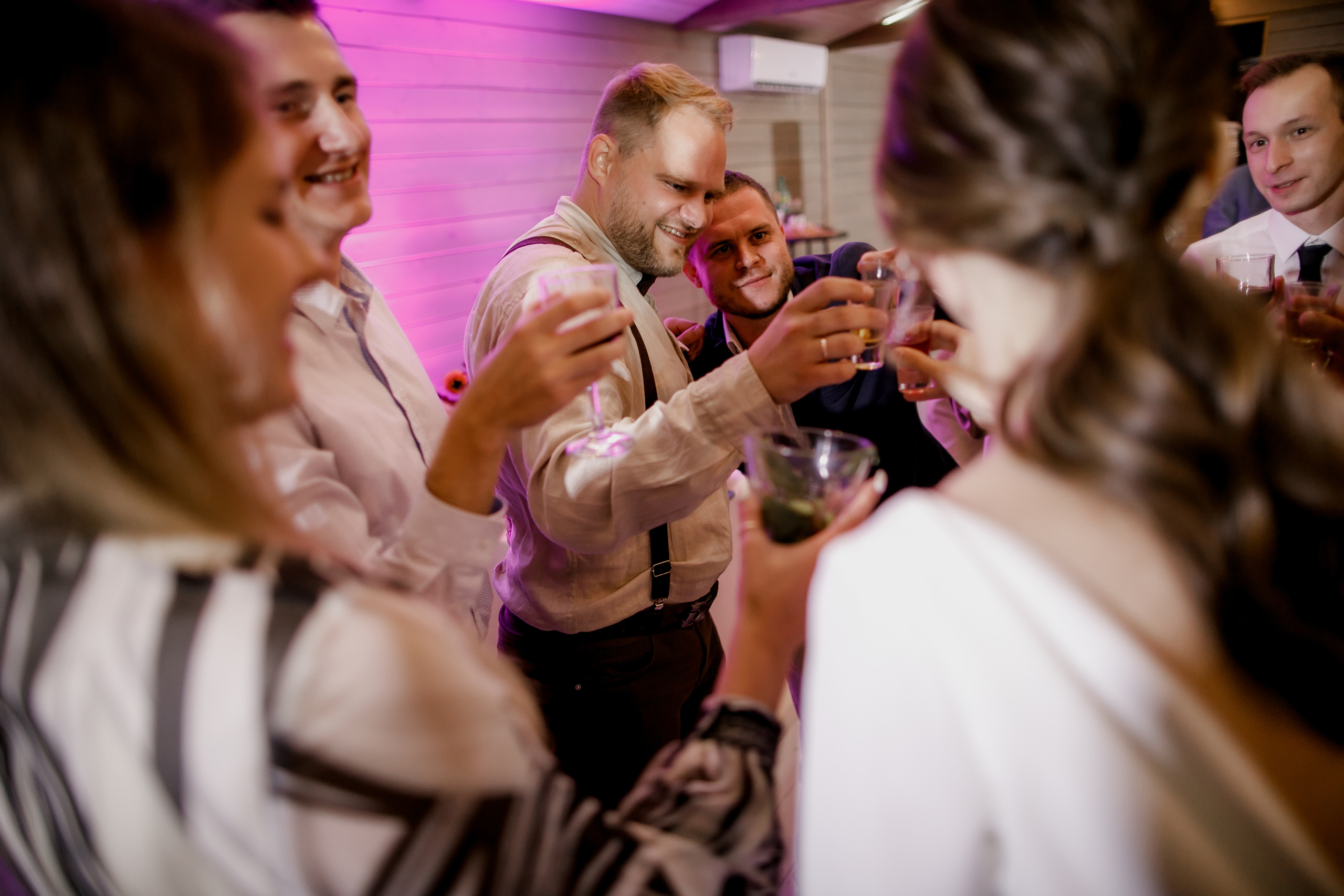 Свадебная вечеринка на загородной пощадке. Свадебный фотограф Марина Назарова Москва