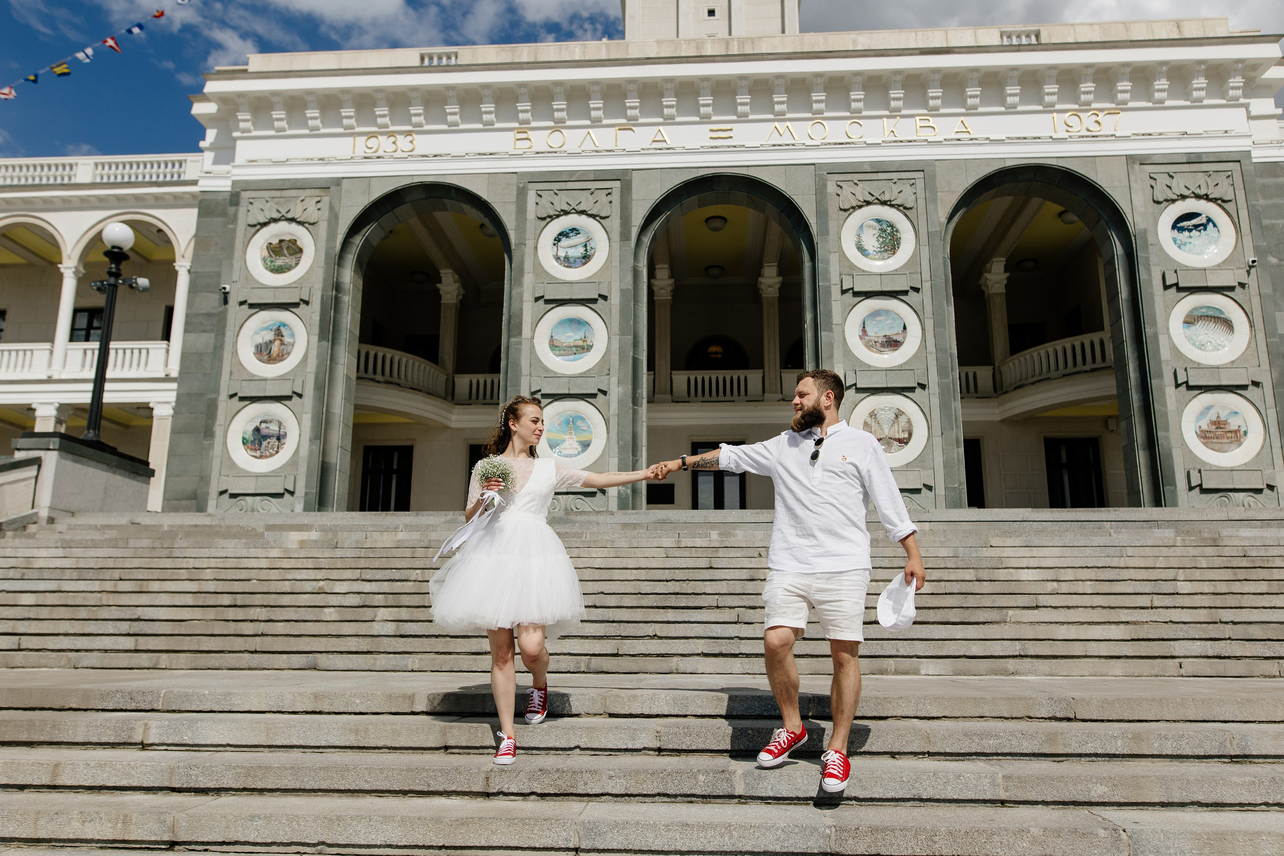 Свадьба на стадионе Спартак Лукойл Арена, свадьба на Северном речном вокзале, свадьба в метро, новые адреса счастья. Свадебный и семейный фотограф Екатерина Иванова
