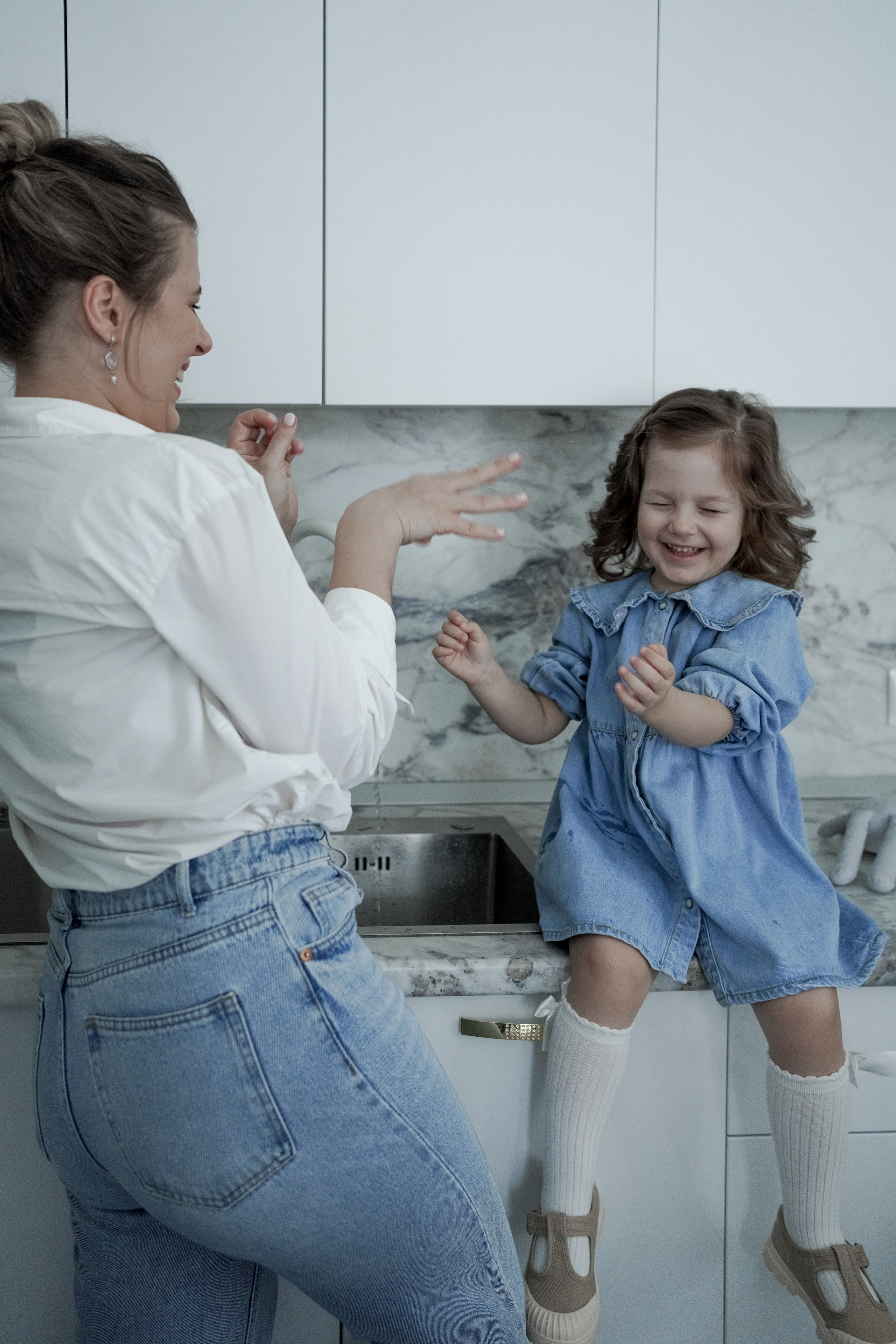 Дома с дочкой. Свадебный и семейный фотограф Афанасьева Анна в Кисловодске