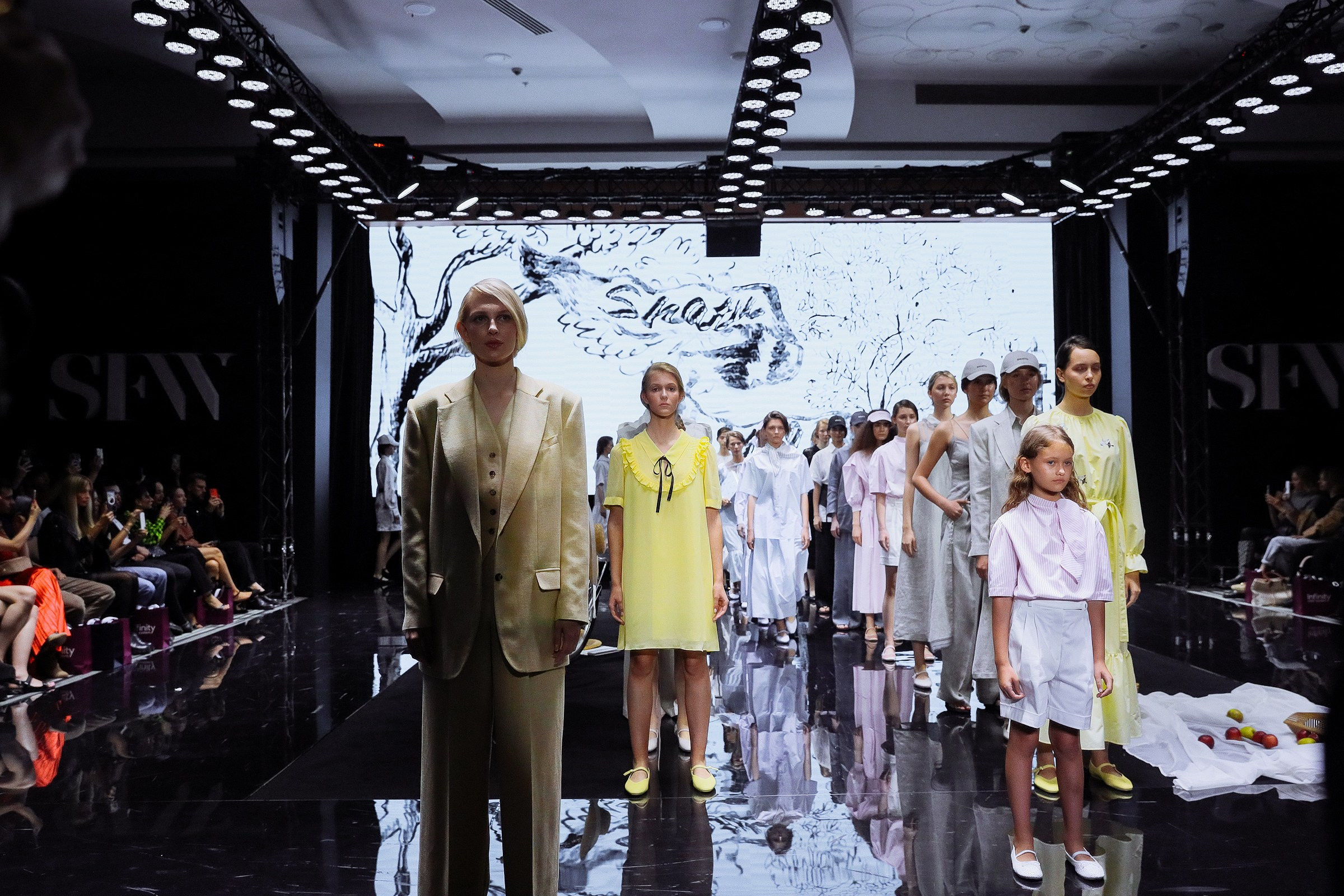 Sochi Fashion Week май 2024. Professional photographer in Sochi Victoria Joy. Teaching Photography