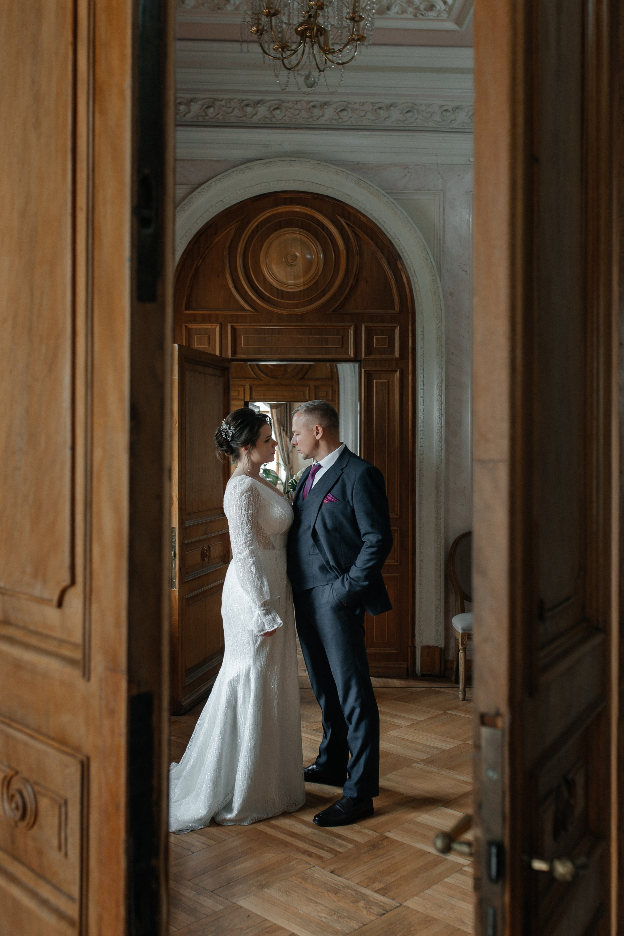 Свадебная фотосессия в Пушкинской библиотеке. Фото Радости. Свадебный и семейный фотограф в Москве Юлия Самойлова