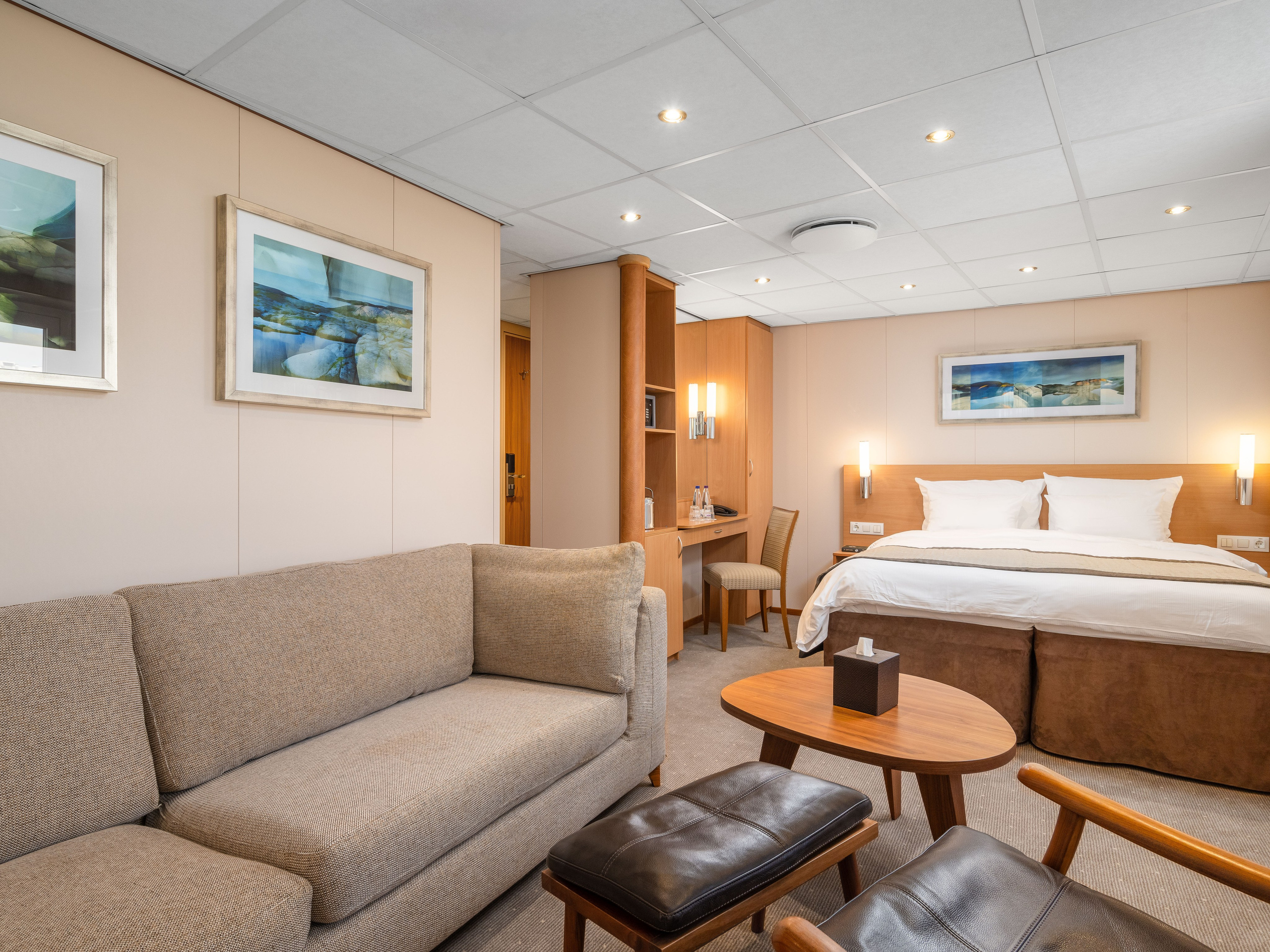 Теплоход «Викинг Трувор». Вячеслав Лазарев фотографирую интерьеры