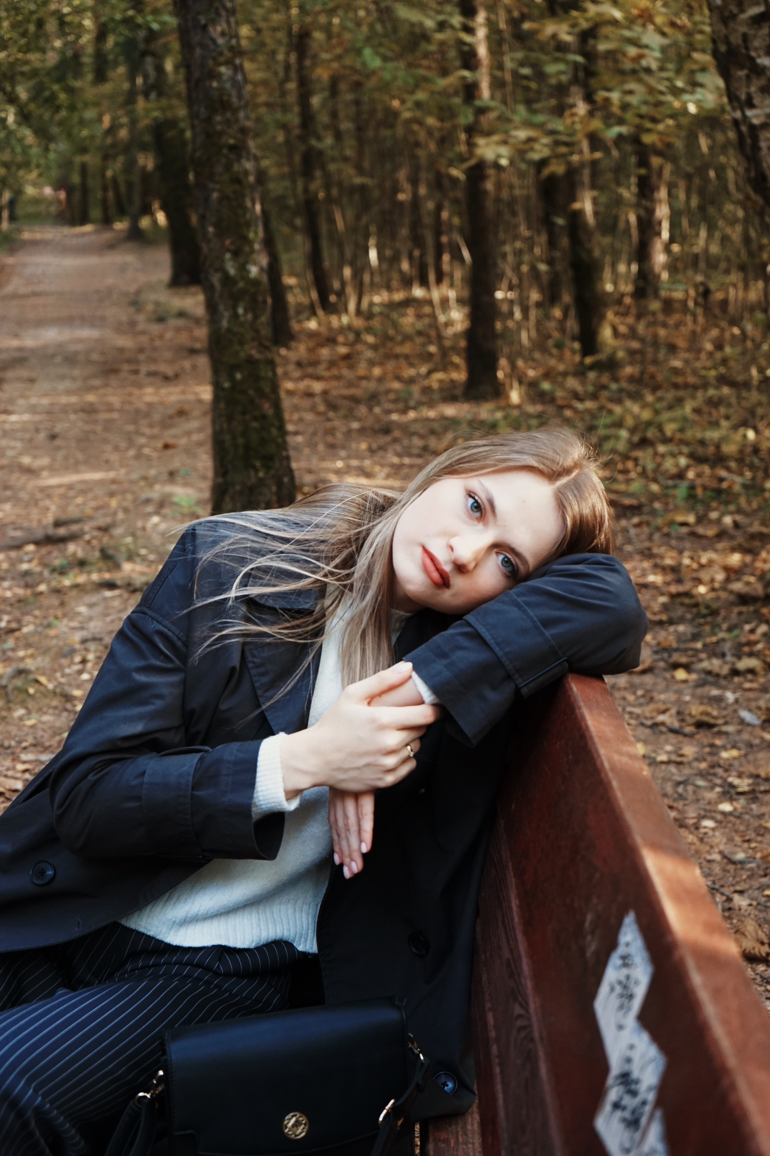 Анна, осенний парк. Женский фотограф в Москве Уварова Анастасия