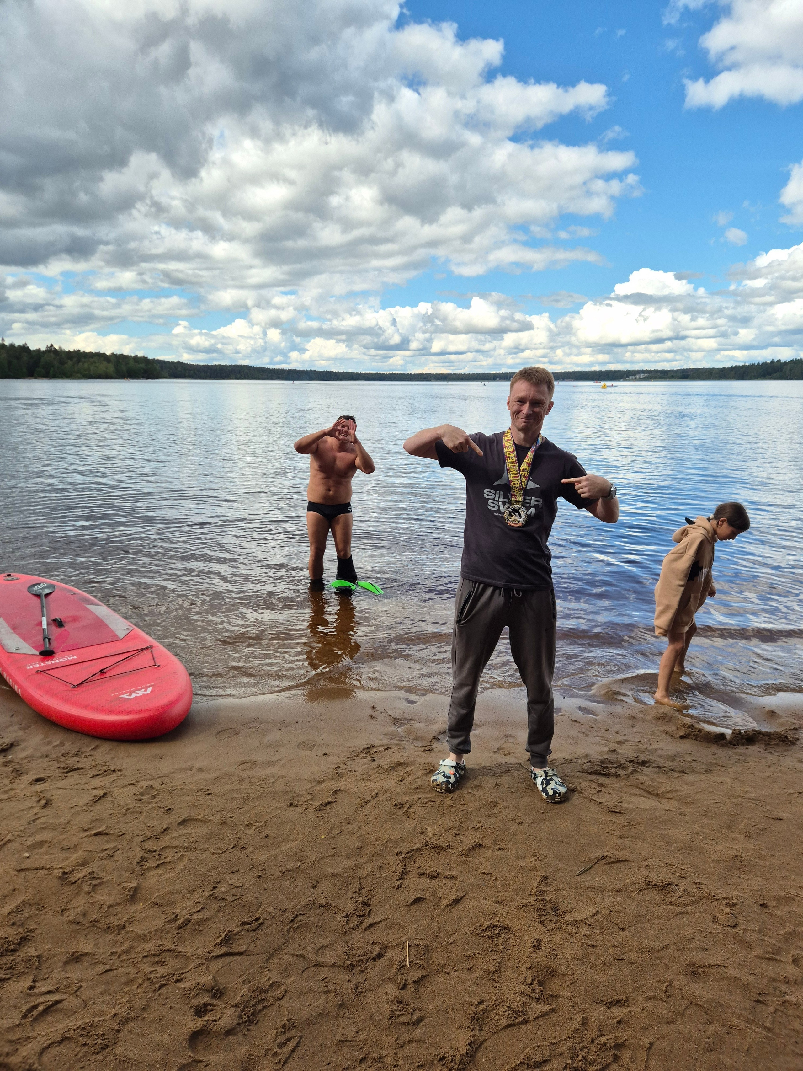 Старт на озере в ленинградской области. Чистая теплая вода, ни водорослей, ни волн