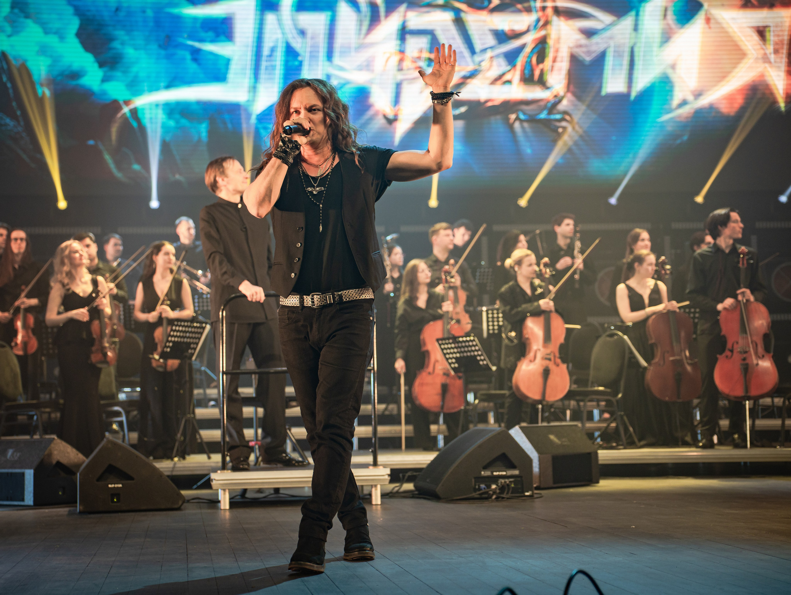 Эпидемия. Симфоническая рукопись. Москва. Фотограф. г. Южно-Сахалинск. Олег Толстов