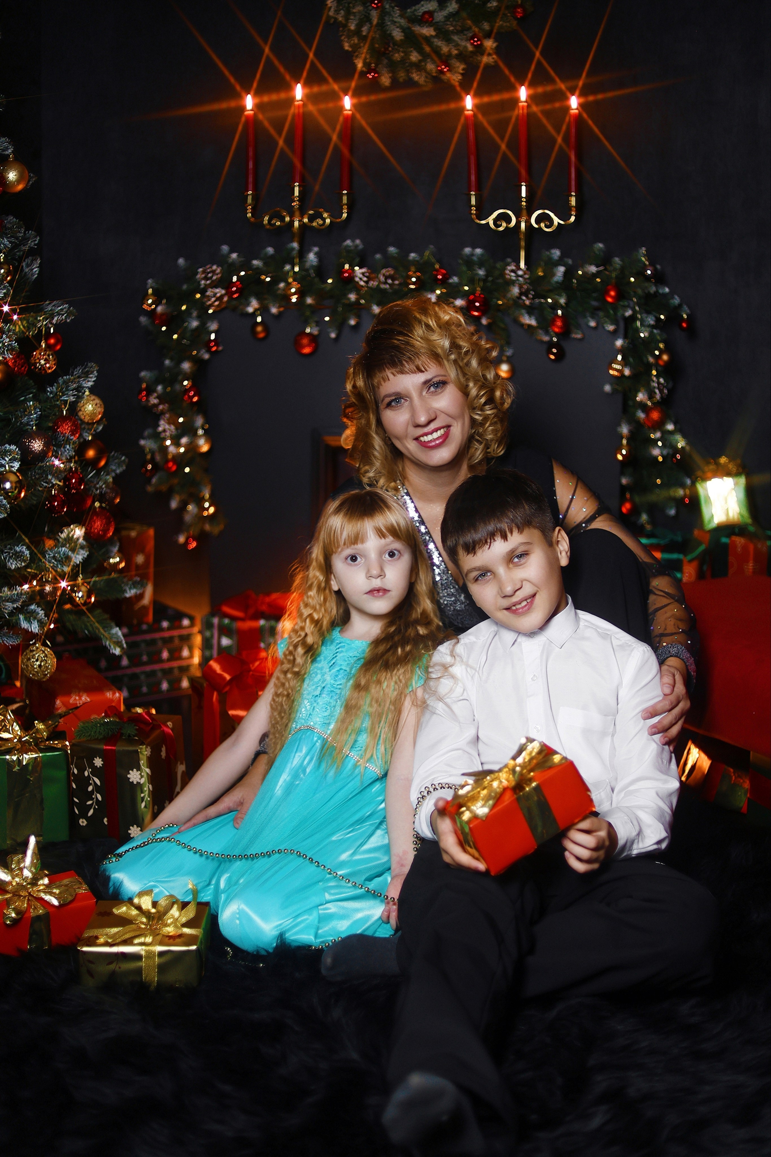 Семейные фотосессии студийные; новогодние, тематические, домашние и тд. Выпускные альбомы для школ и Детских садов в Барнауле /Выпускные/Свадебные/Детские/Семейные и др. виды съёмок /Фотограф Вера Валейко