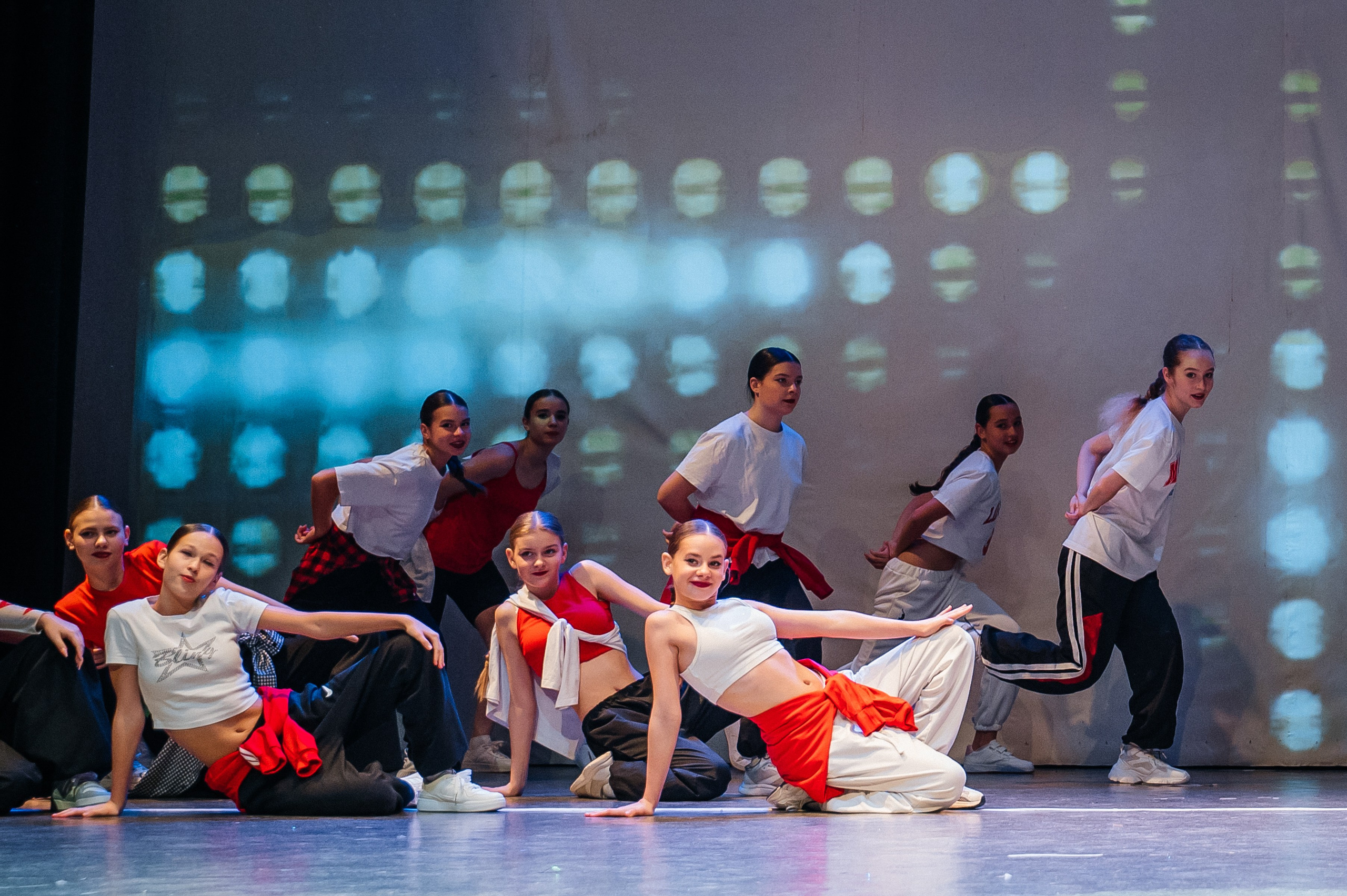 Танцы. Фотограф Елена Рогашкова