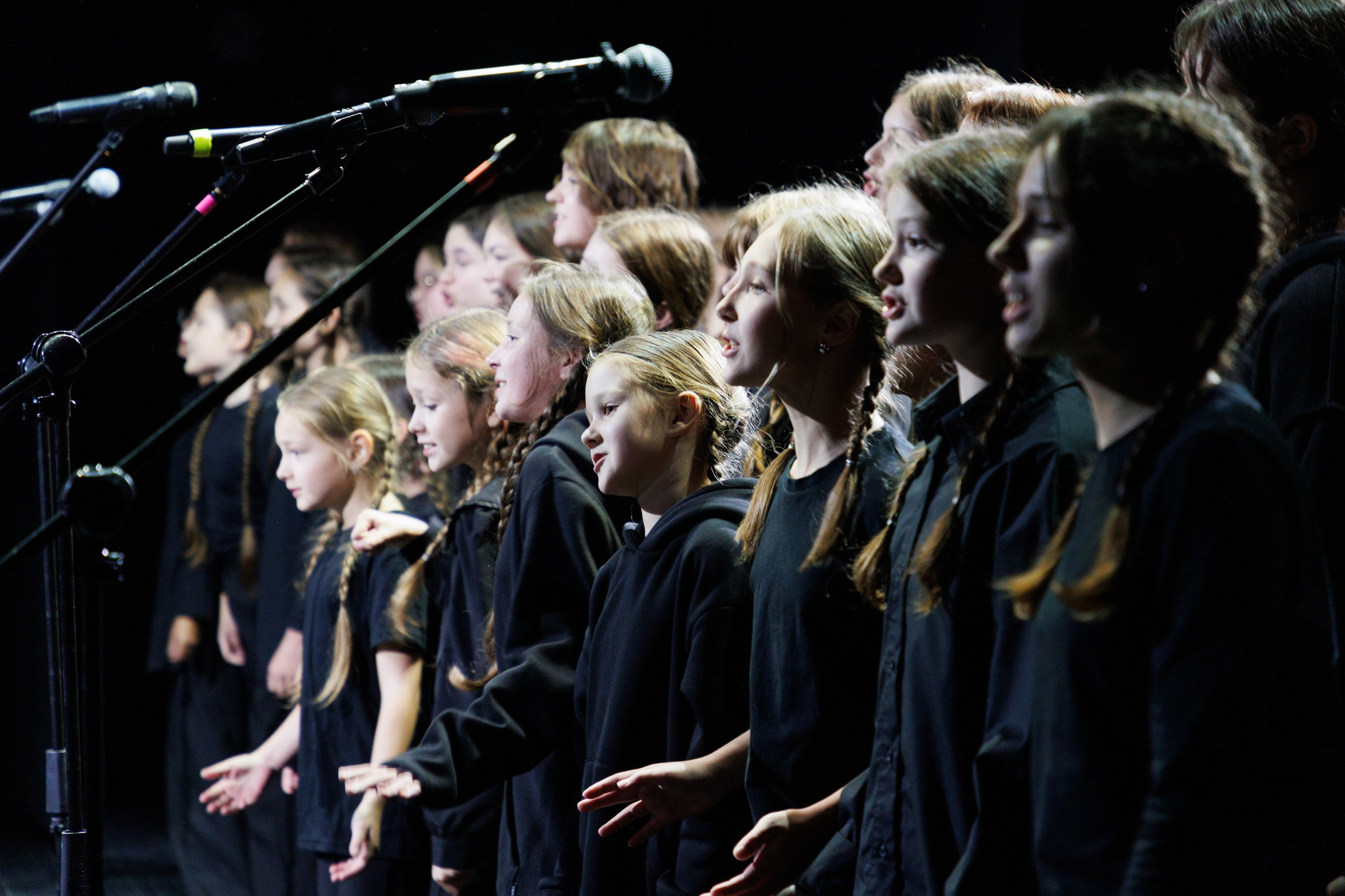 Выксунская премьера «Громко и Честно. Бонд с кнопкой». Фотограф городских и семейных событий Артем Карпухин