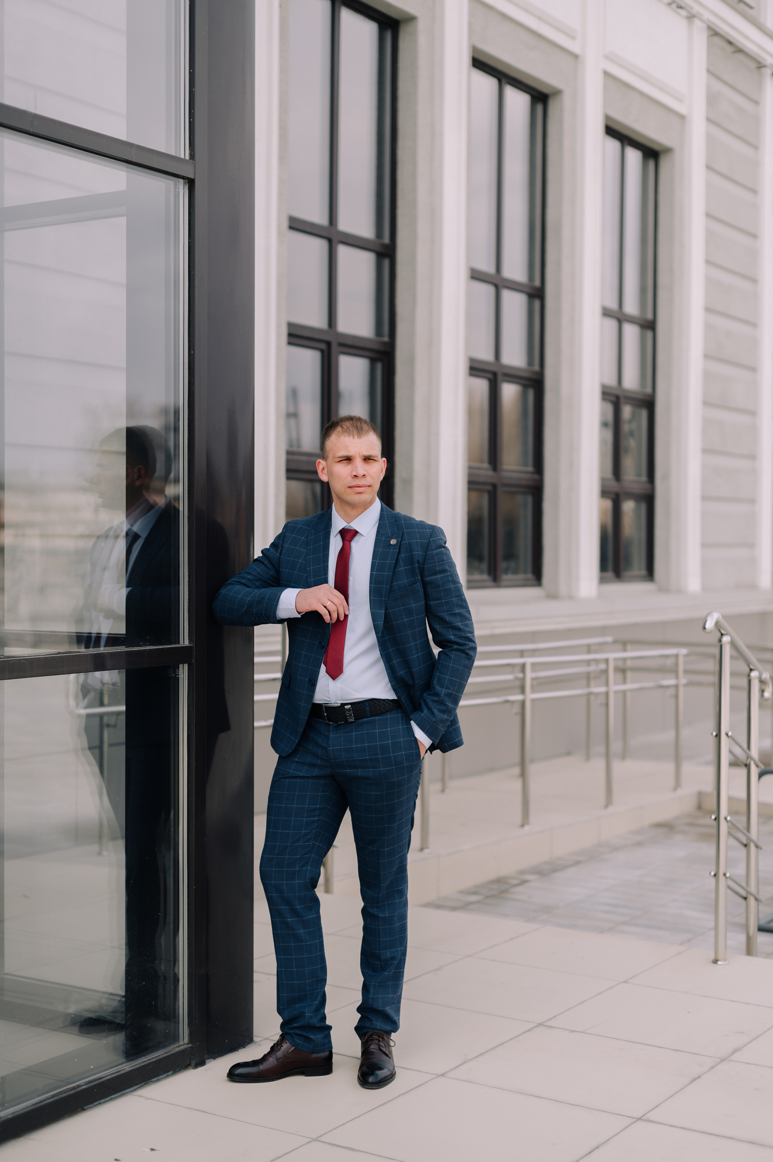 Свадебная прогулка у Драмтеатра. Фотограф в Абакане и Минусинске