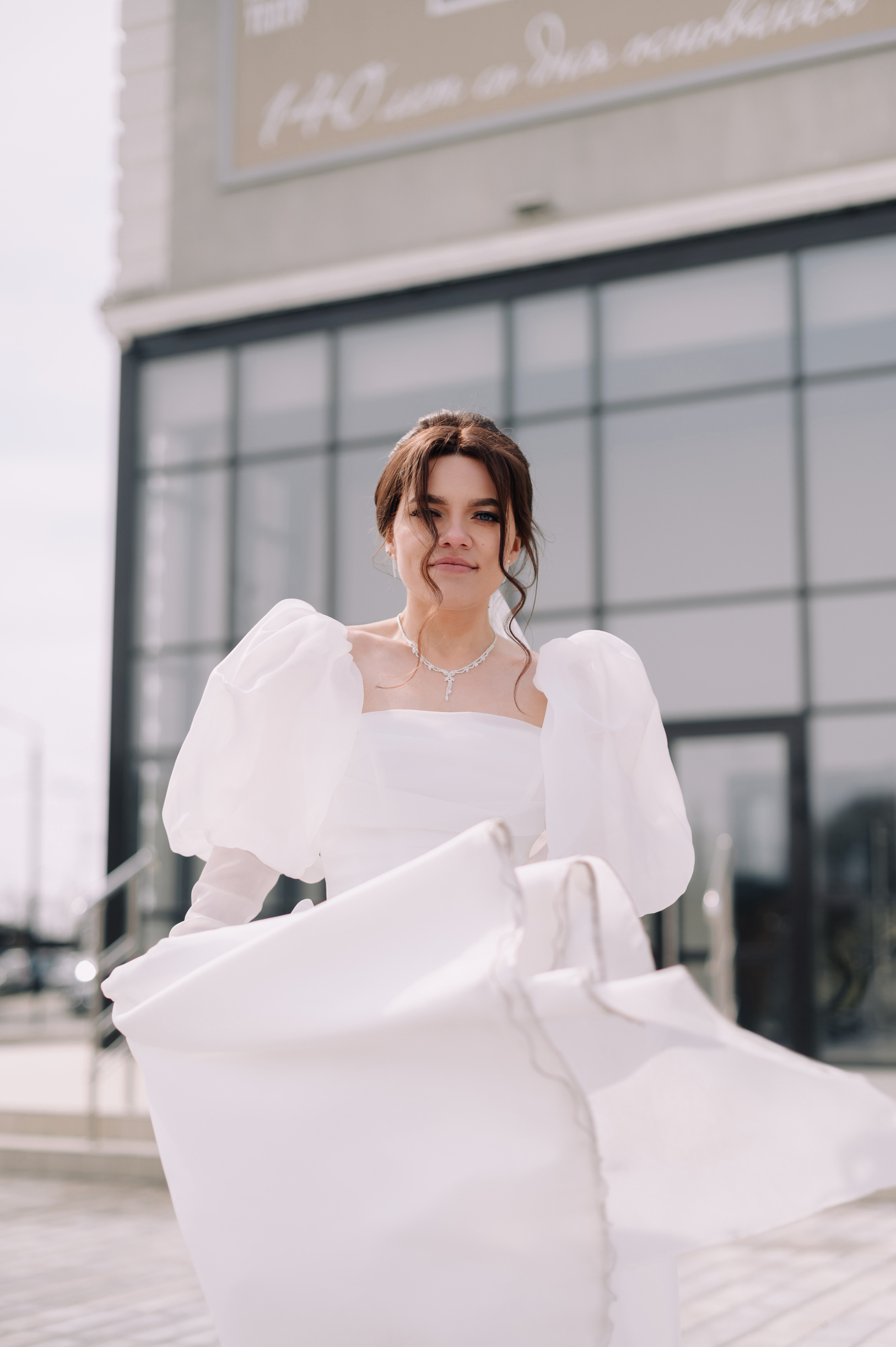 Свадебная прогулка у Драмтеатра. Фотограф в Абакане и Минусинске