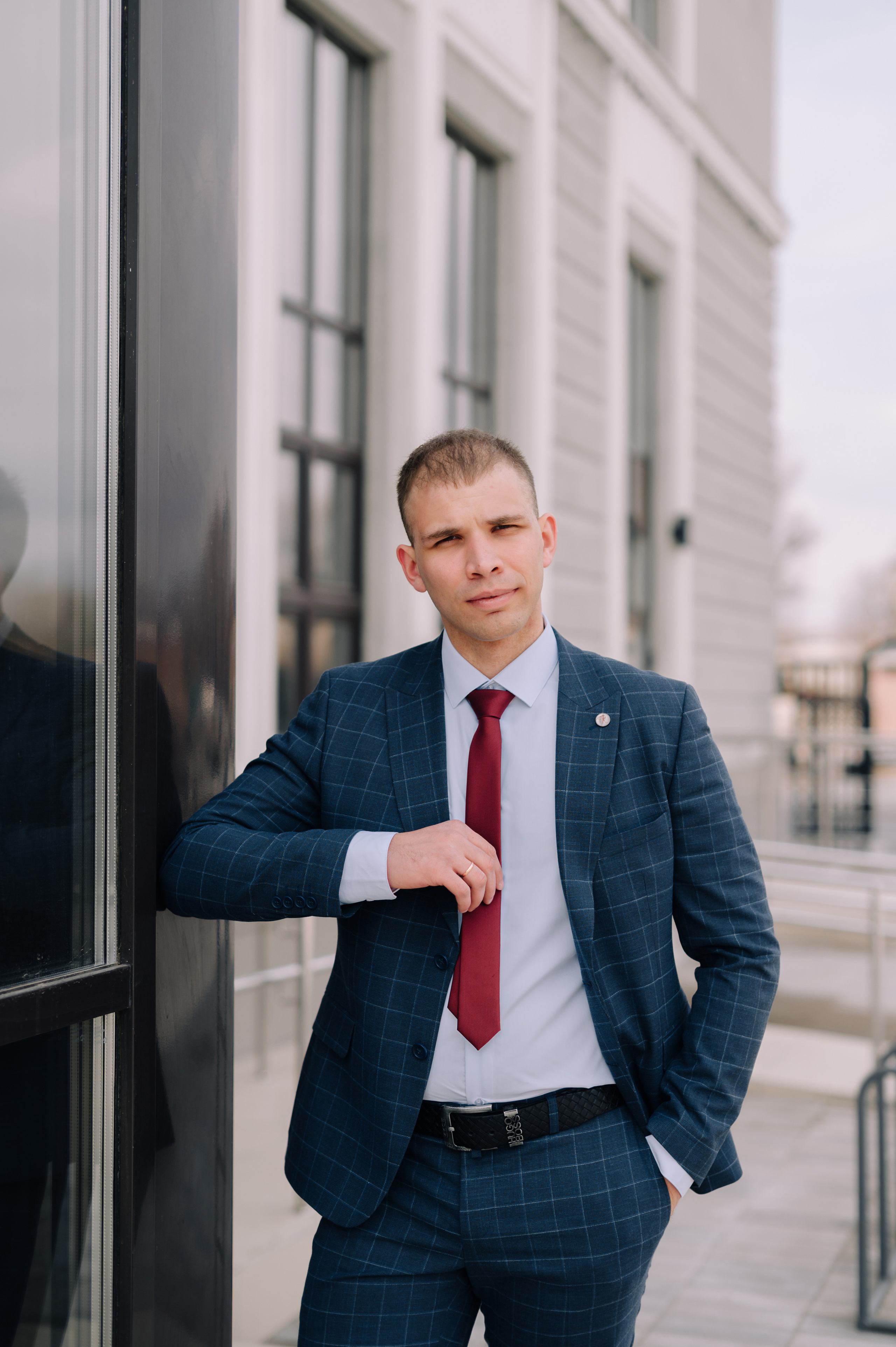 Свадебная прогулка у Драмтеатра. Фотограф в Абакане и Минусинске