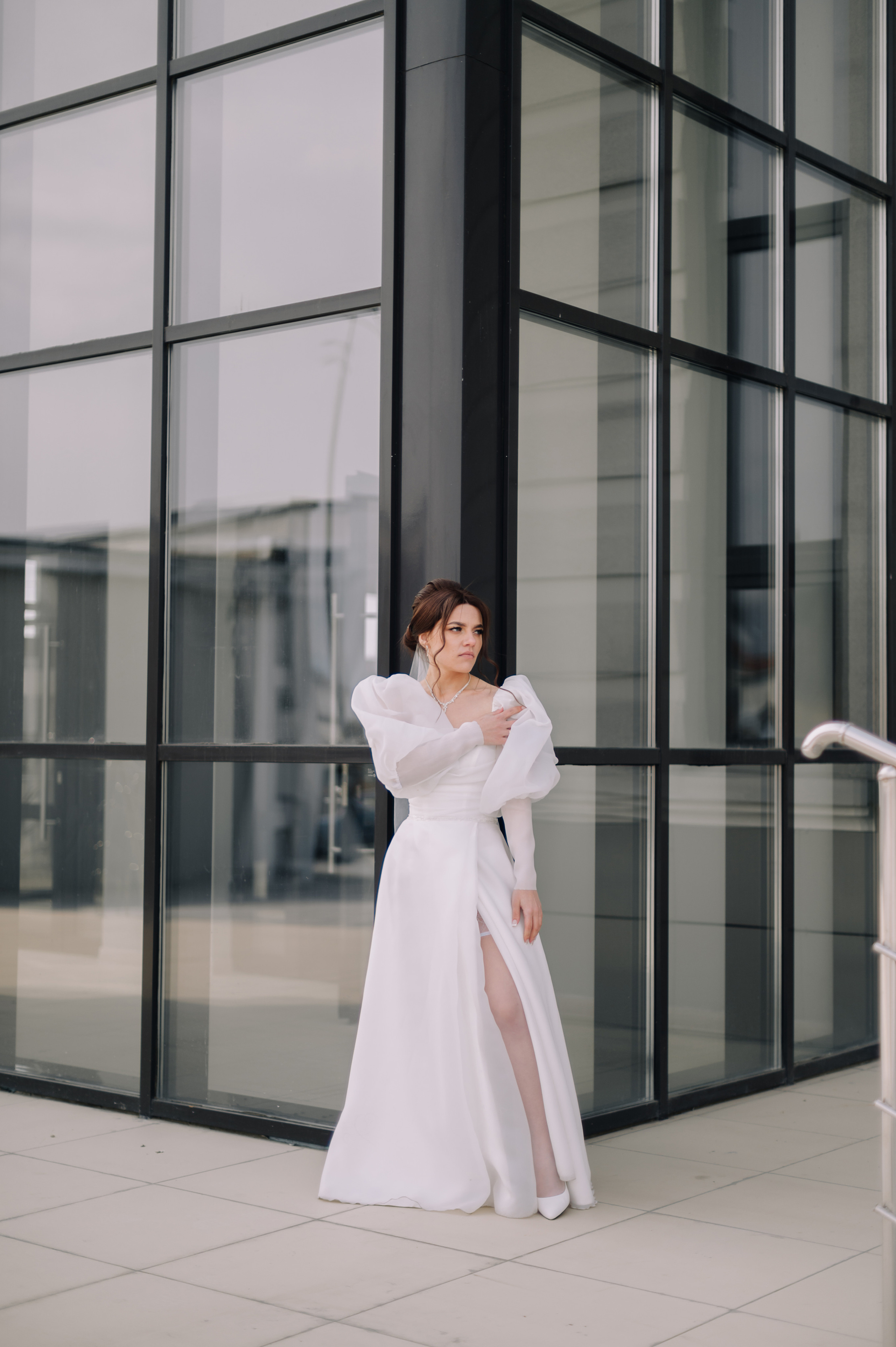 Свадебная прогулка у Драмтеатра. Фотограф в Абакане и Минусинске