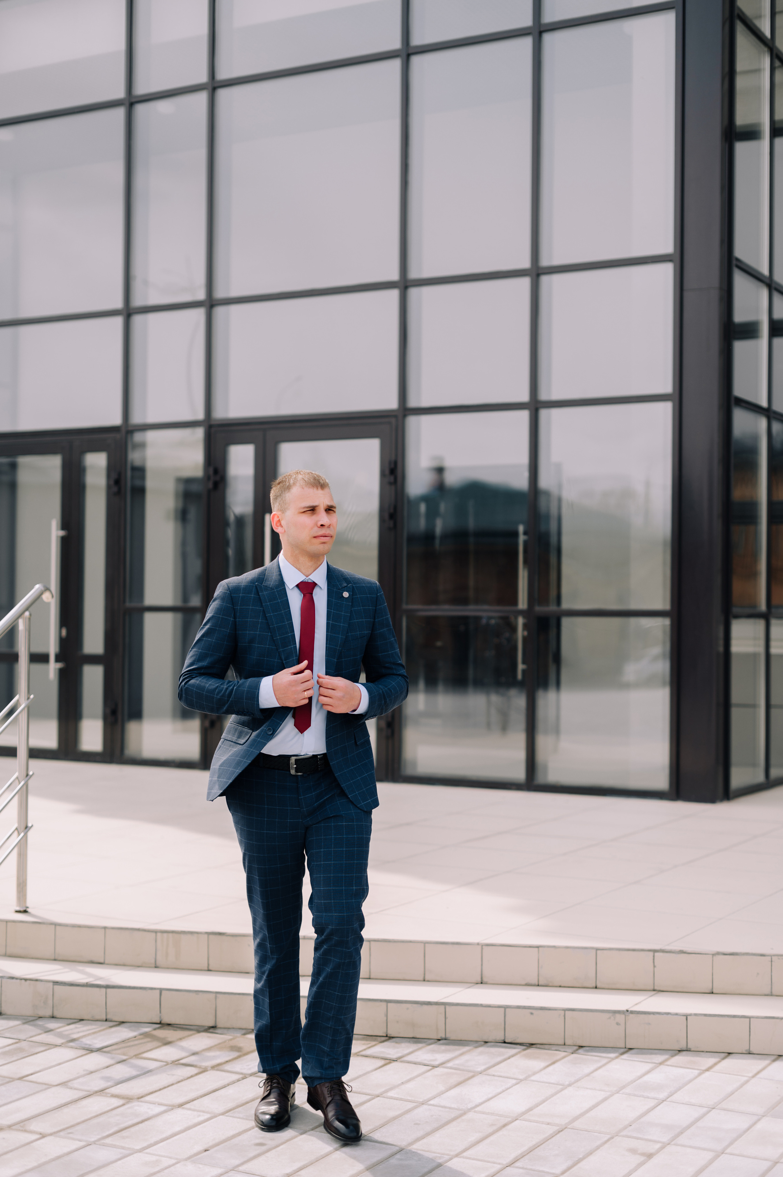 Свадебная прогулка у Драмтеатра. Фотограф в Абакане и Минусинске