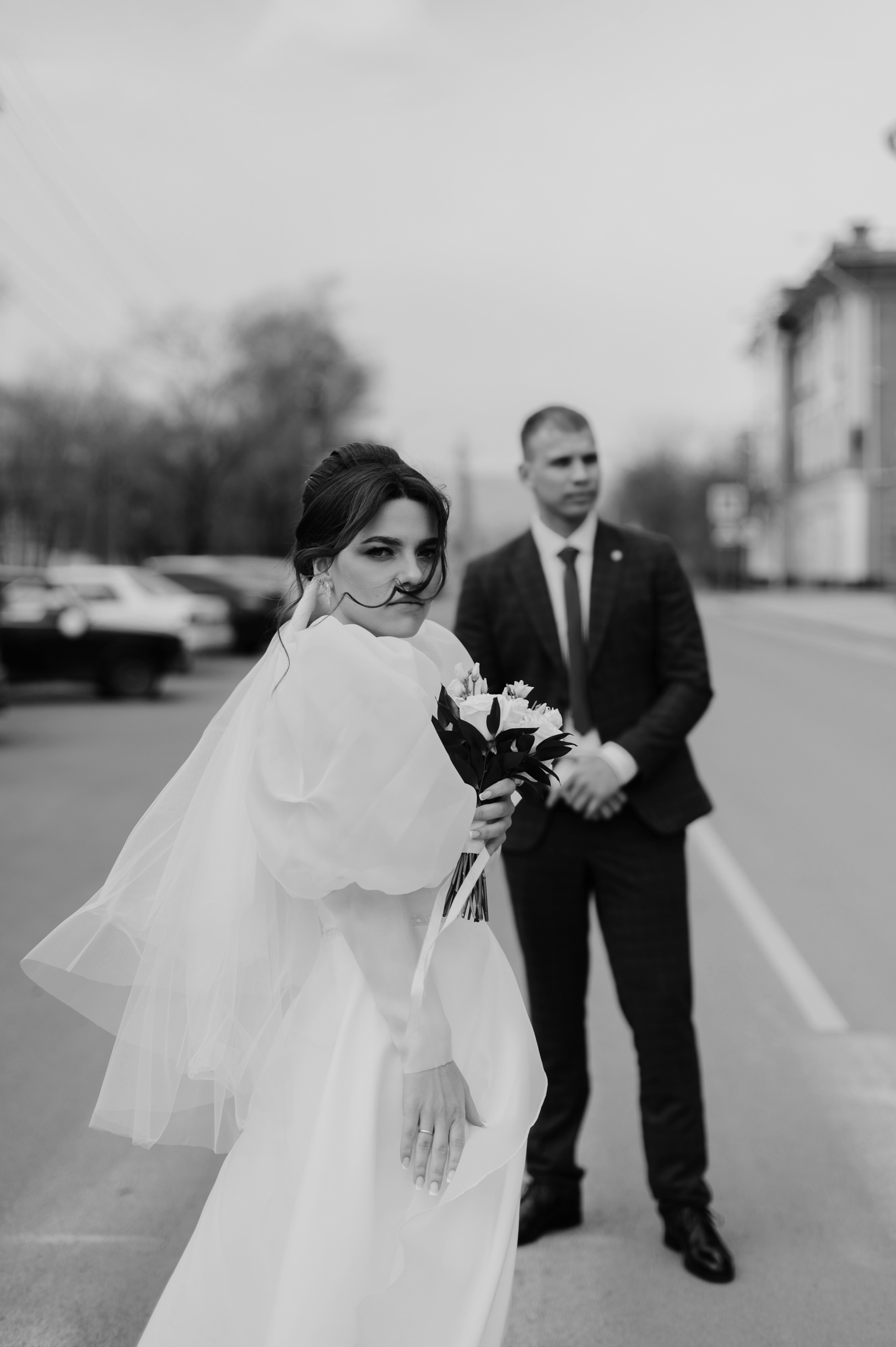 Свадебная прогулка у Драмтеатра. Фотограф в Абакане и Минусинске