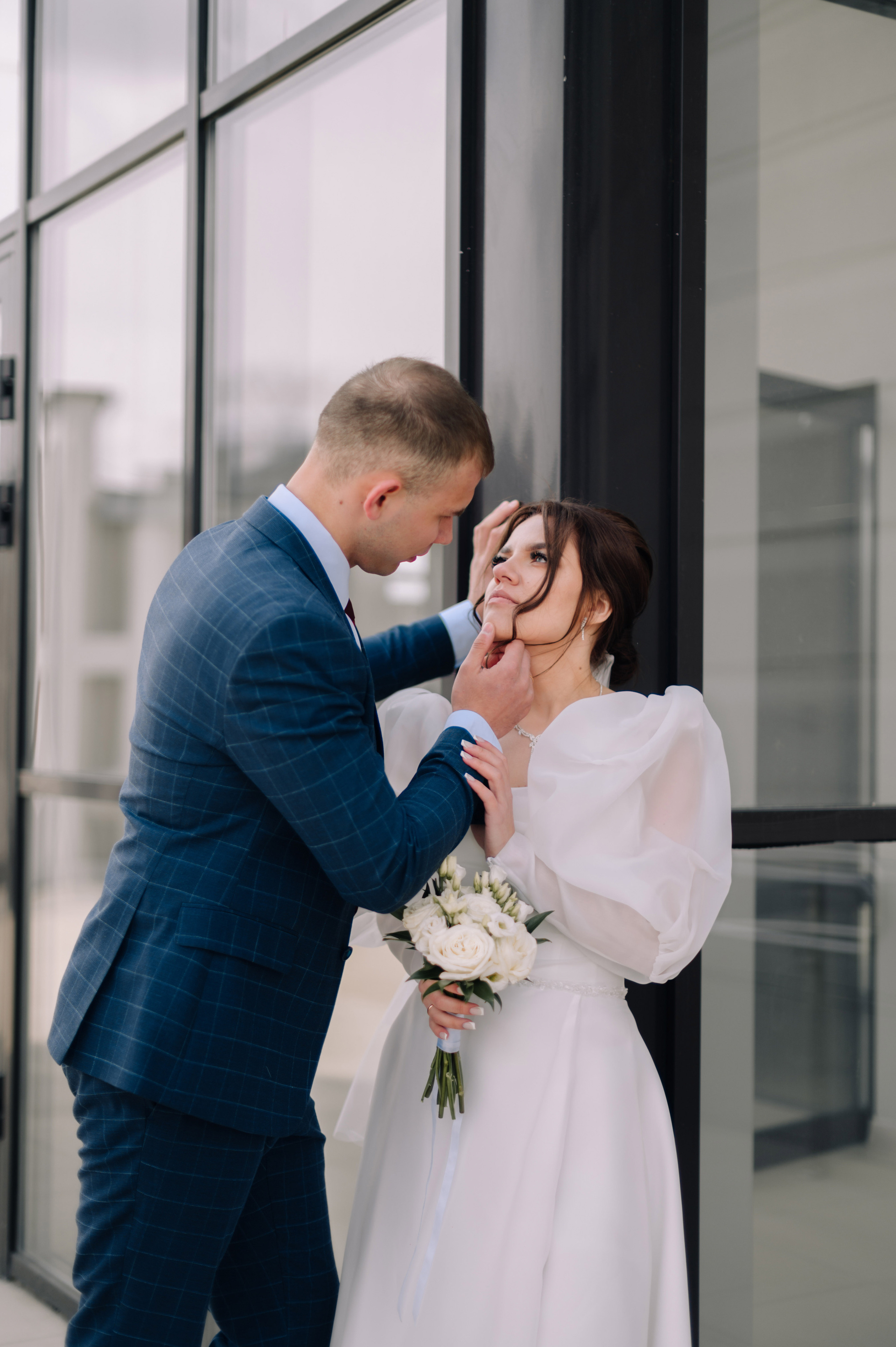 Свадебная прогулка у Драмтеатра. Фотограф в Абакане и Минусинске