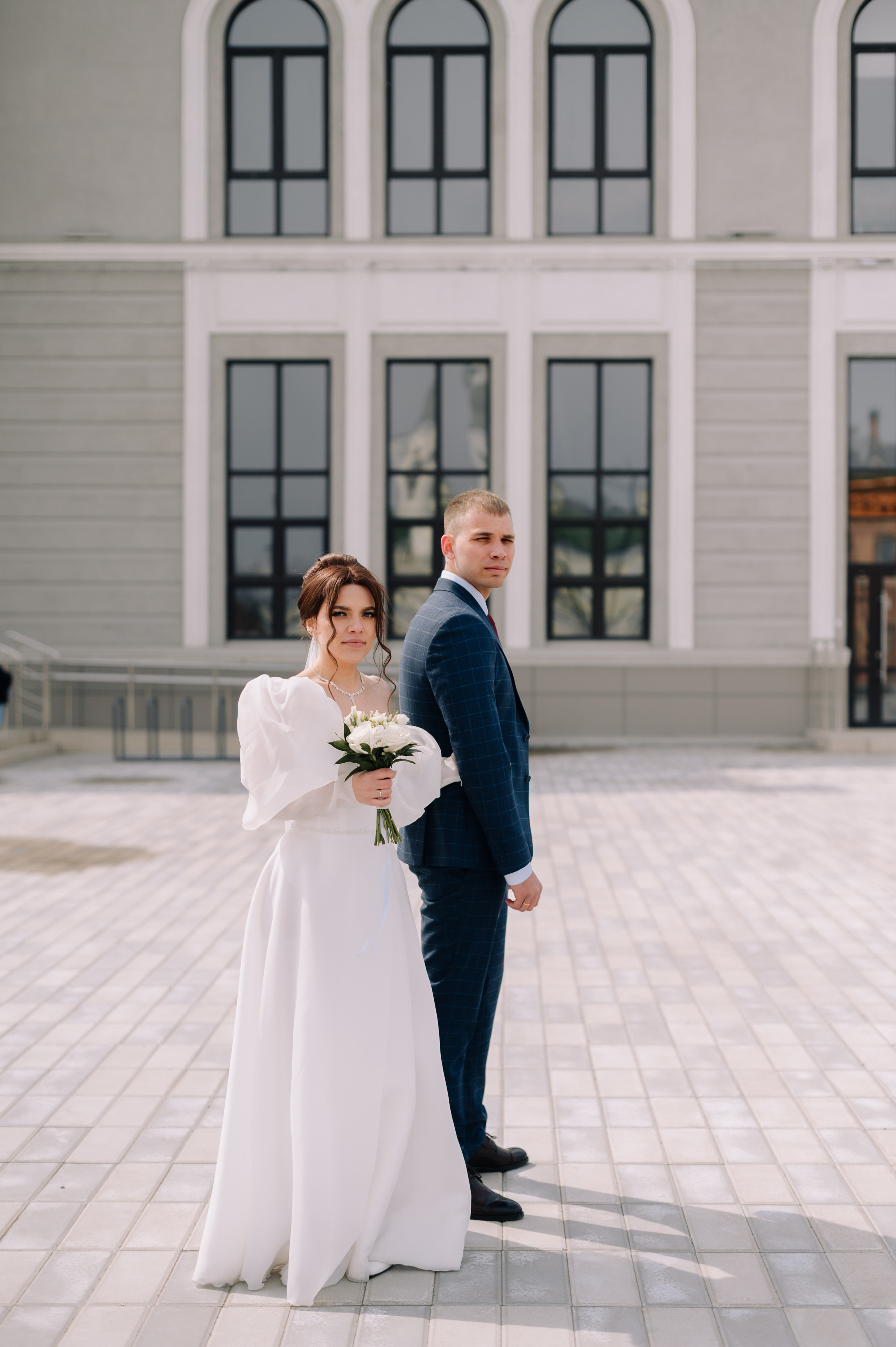 Свадебная прогулка у Драмтеатра. Фотограф в Абакане и Минусинске
