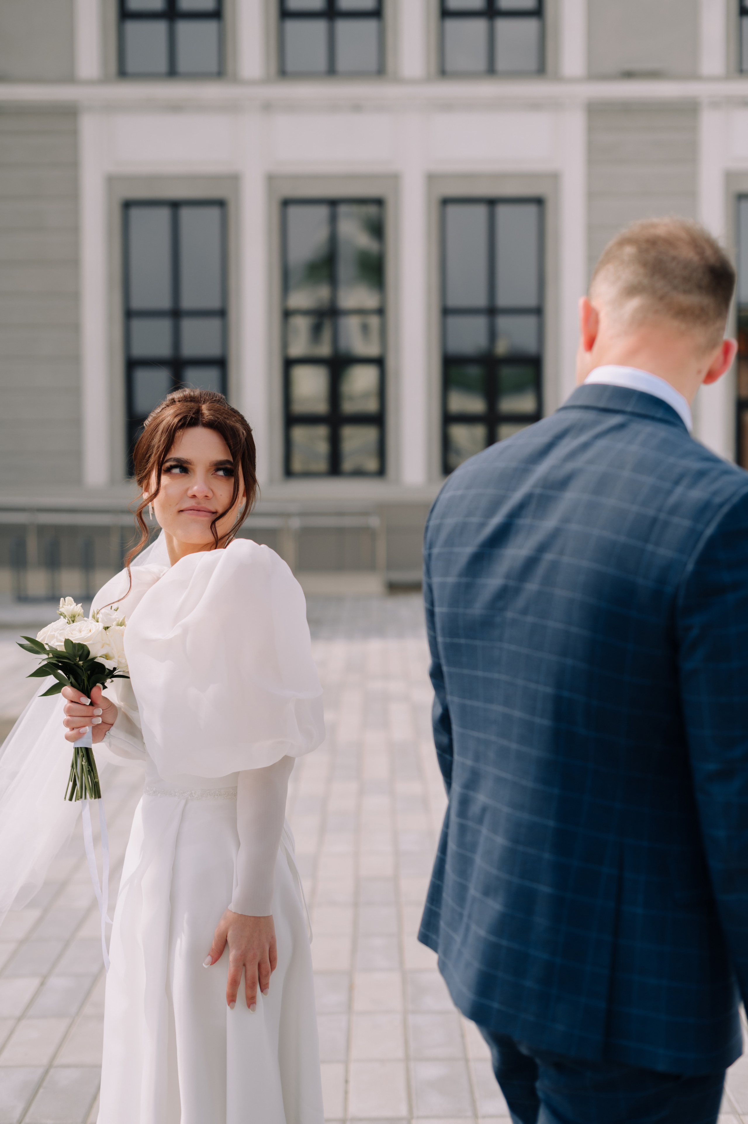 Свадебная прогулка у Драмтеатра. Фотограф в Абакане и Минусинске