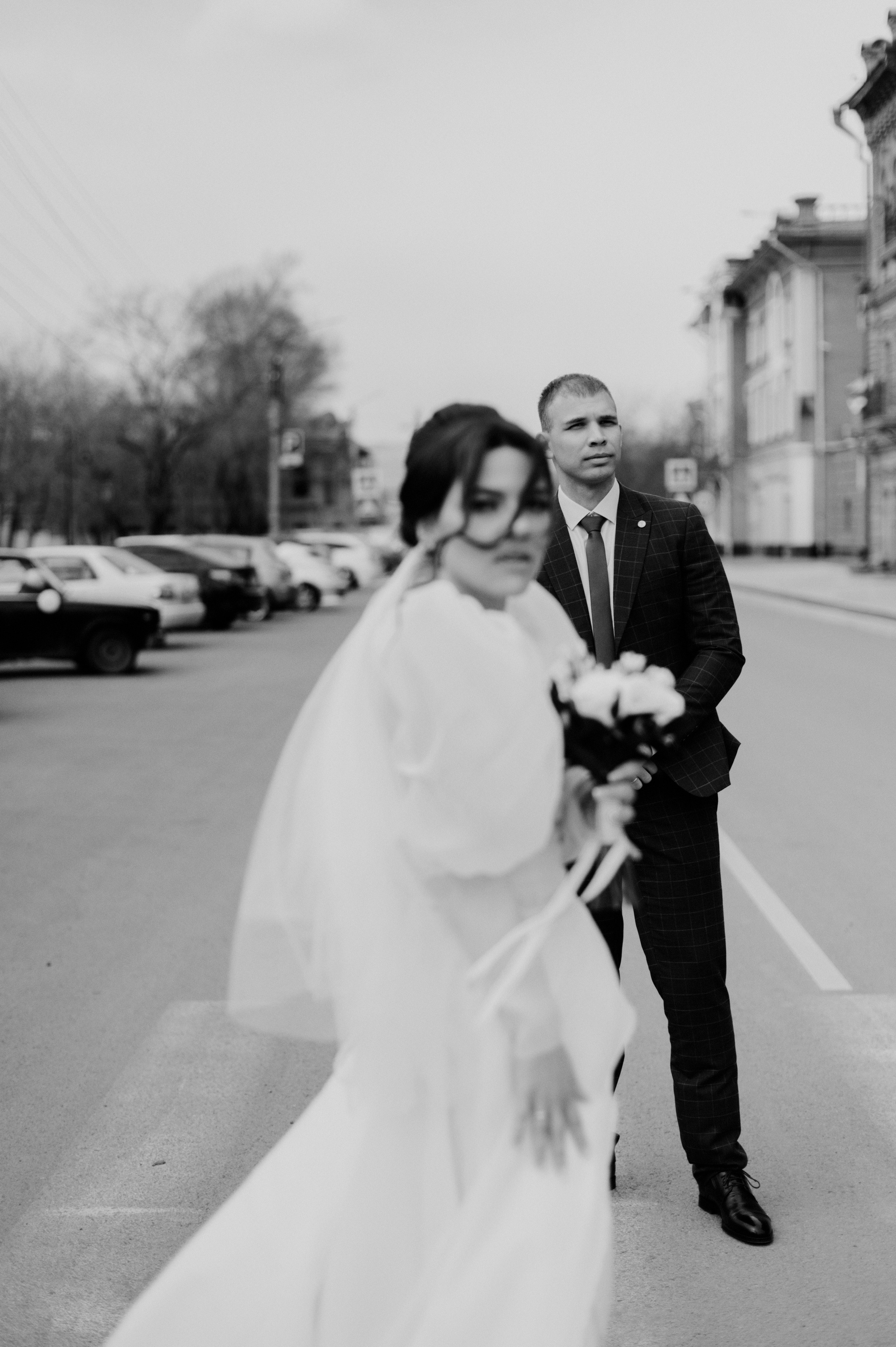 Свадебная прогулка у Драмтеатра. Фотограф в Абакане и Минусинске