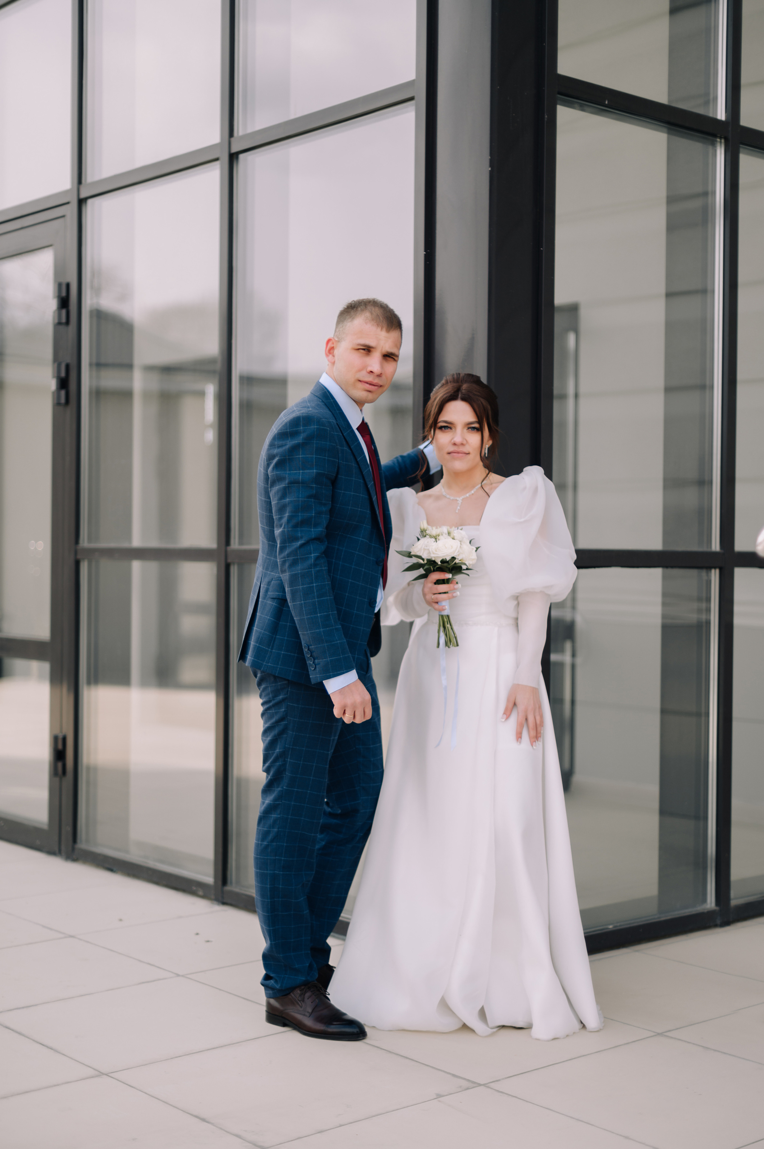 Свадебная прогулка у Драмтеатра. Фотограф в Абакане и Минусинске