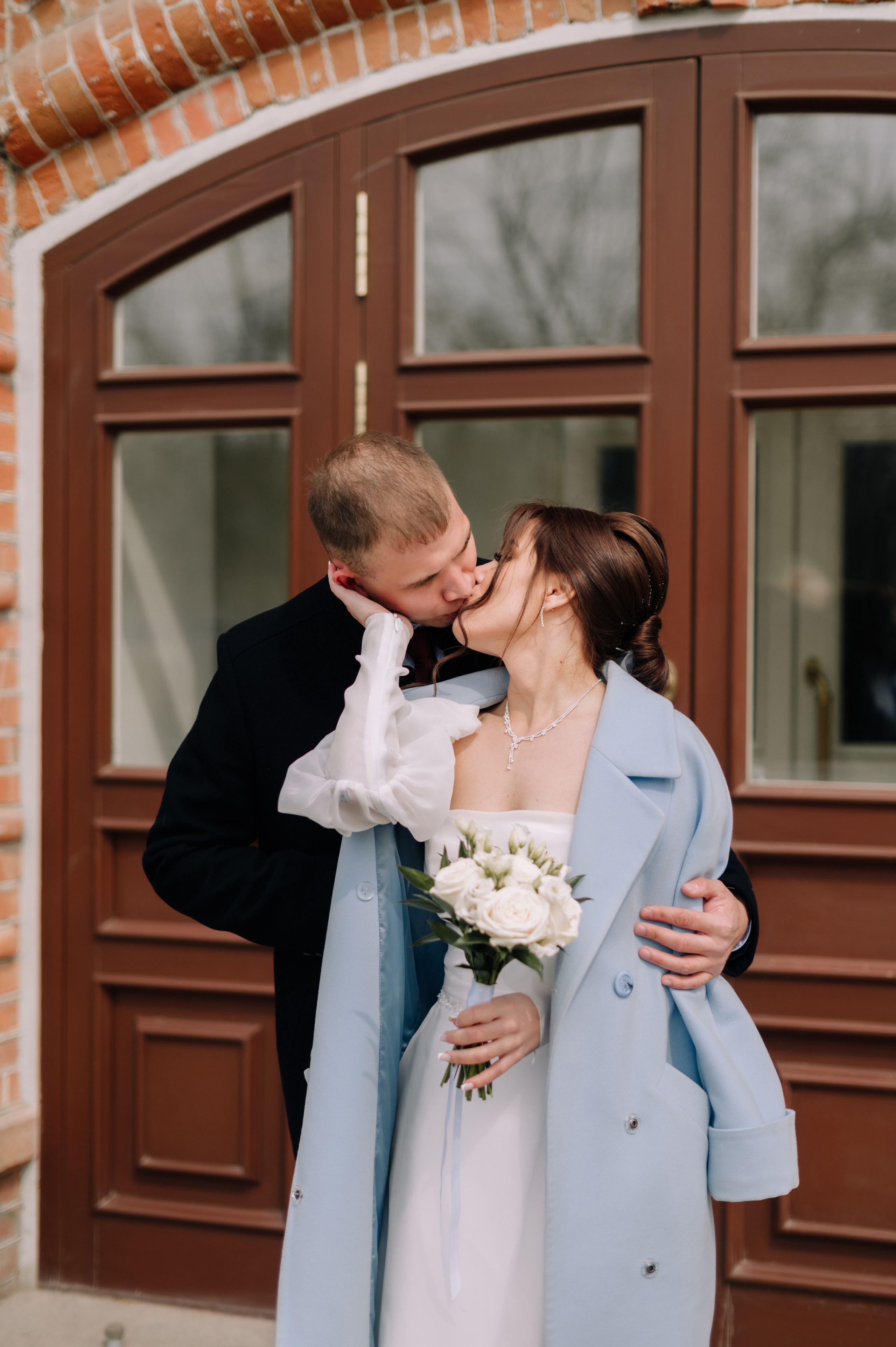 Свадебная прогулка у Драмтеатра. Фотограф в Абакане и Минусинске