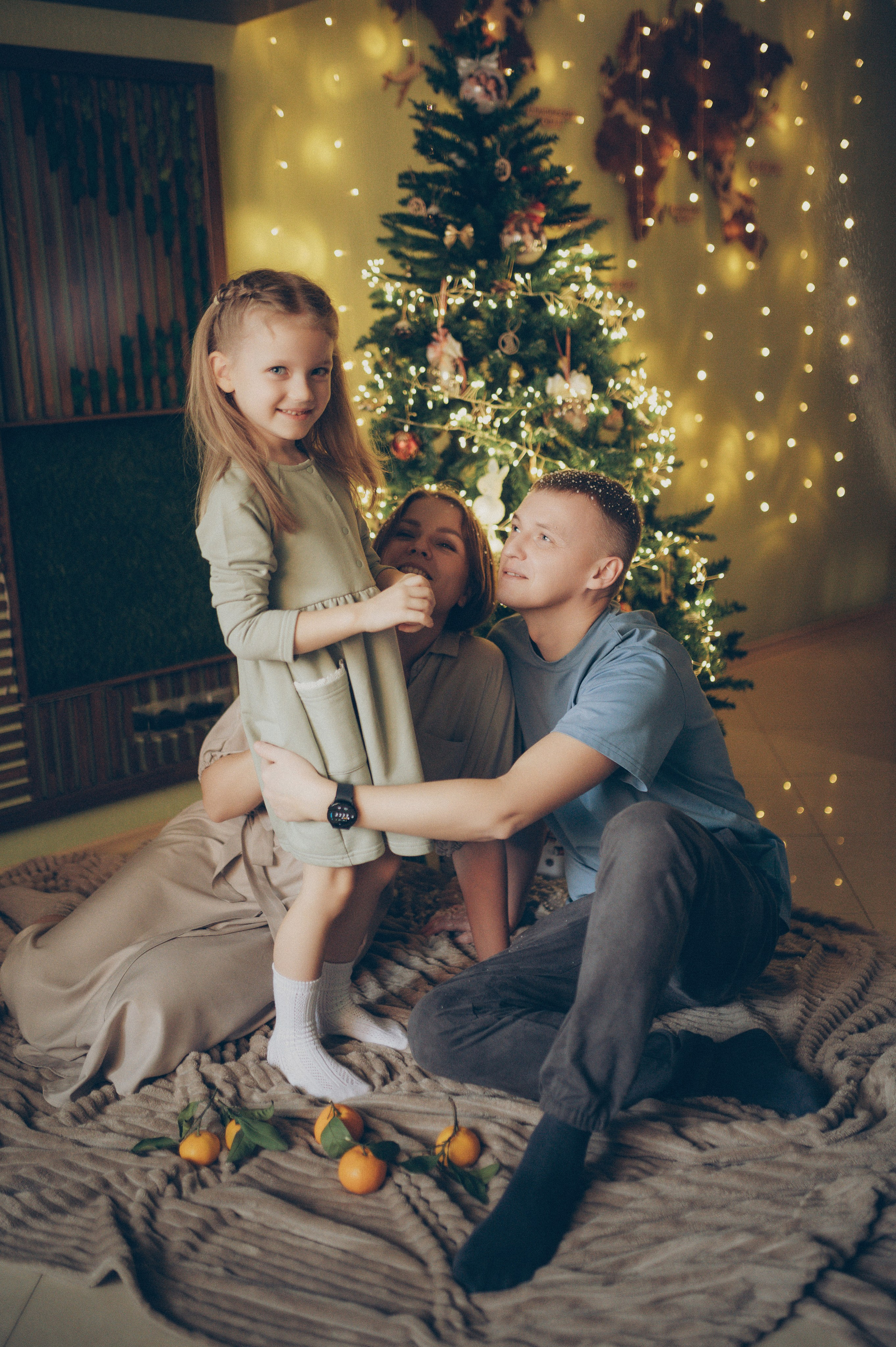 Тася, Соня, Женя и Илья (новогодняя домашняя). Фотограф, г. Лесной Свердловской области