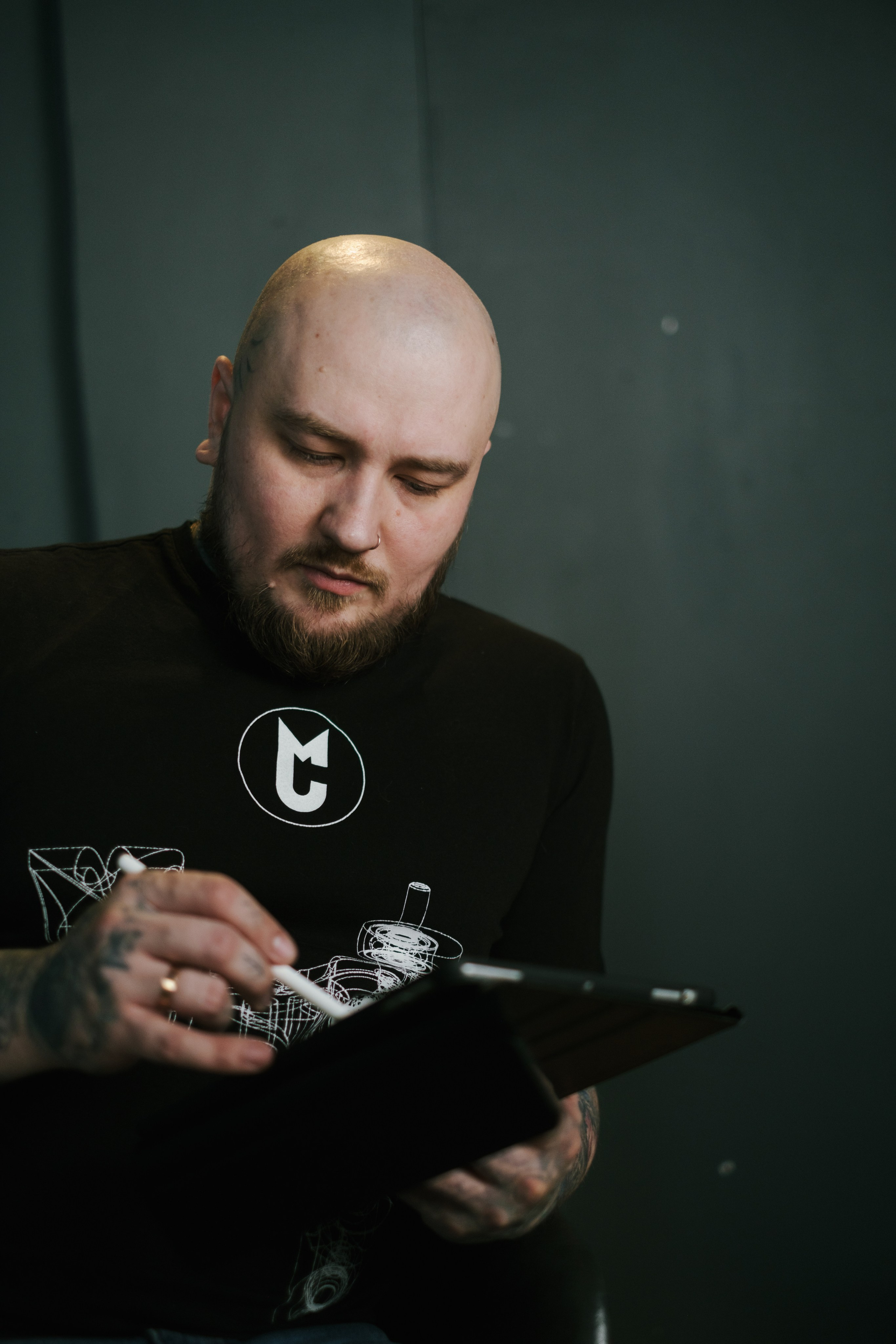 Рекламная съемка: тату-мастер | Заказать рекламную съемку Новосибирск. Ксения Ильиных — Фотограф в Новосибирске