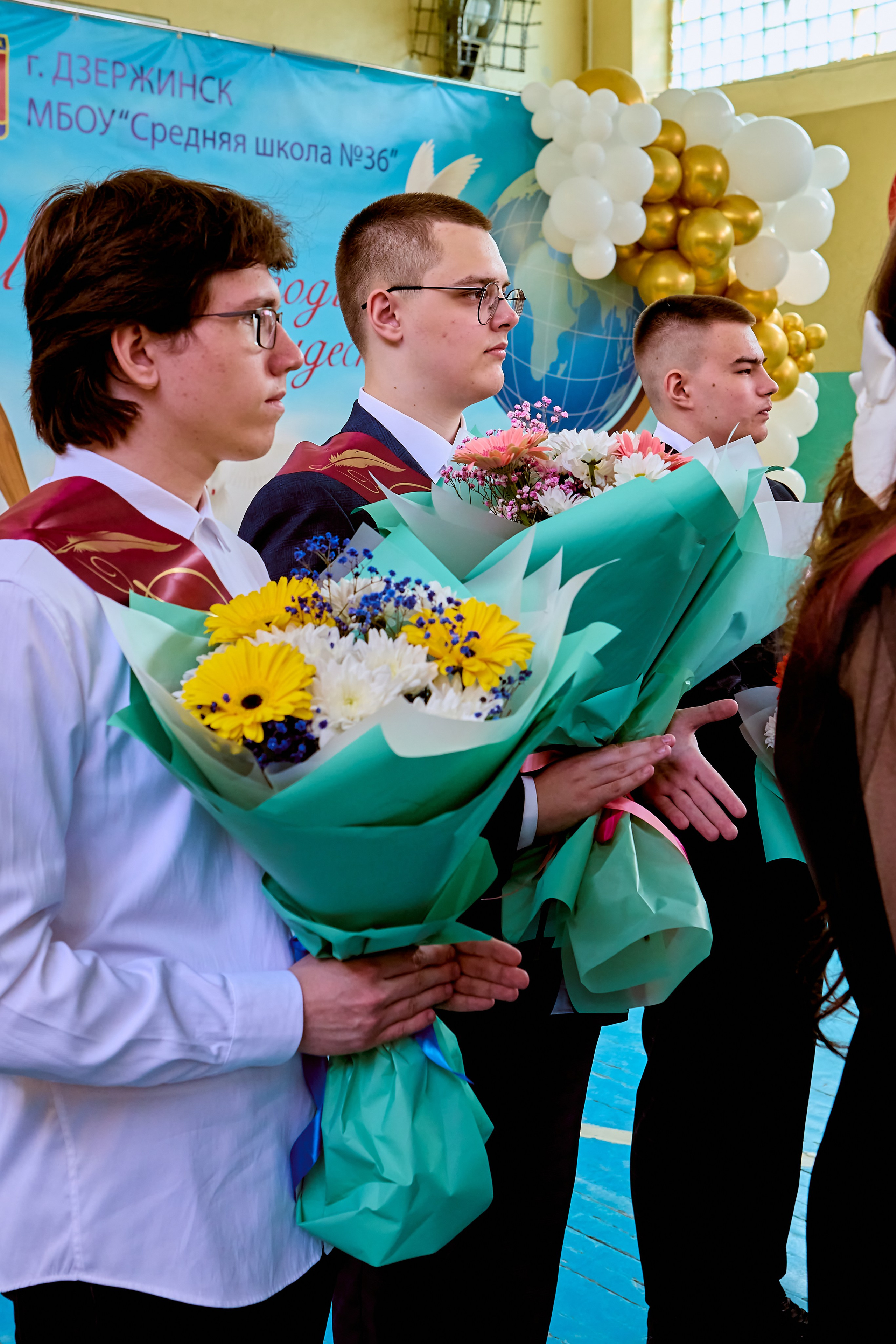 Последний звонок — символ прощания и новых надежд, фото Николая Голованова, г. Дзержинск.