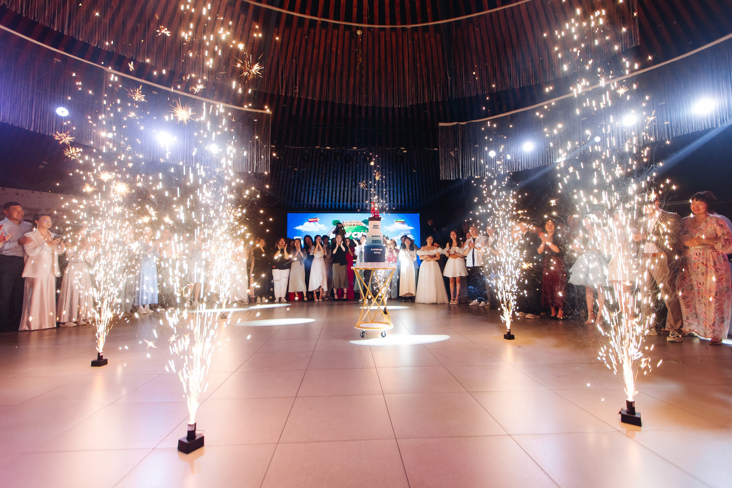 Выпускной вечер. 49 школа. Баран на корове. Свадебный и семейный фотограф в Улан-Удэ