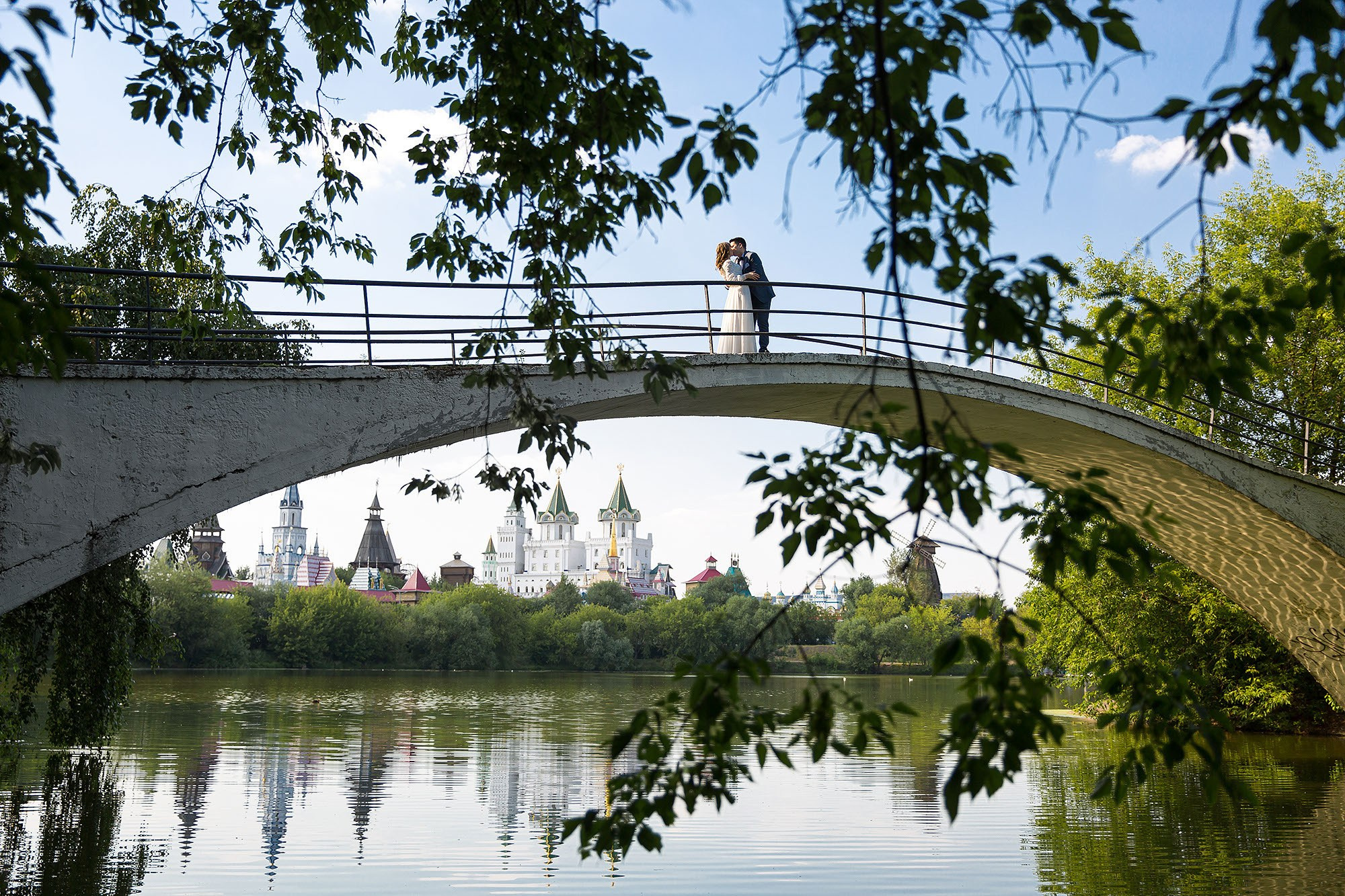 Прогулка, фотосессия жениха и невесты. Свадебная съемка. Фотограф в Москве Валерий Боцман