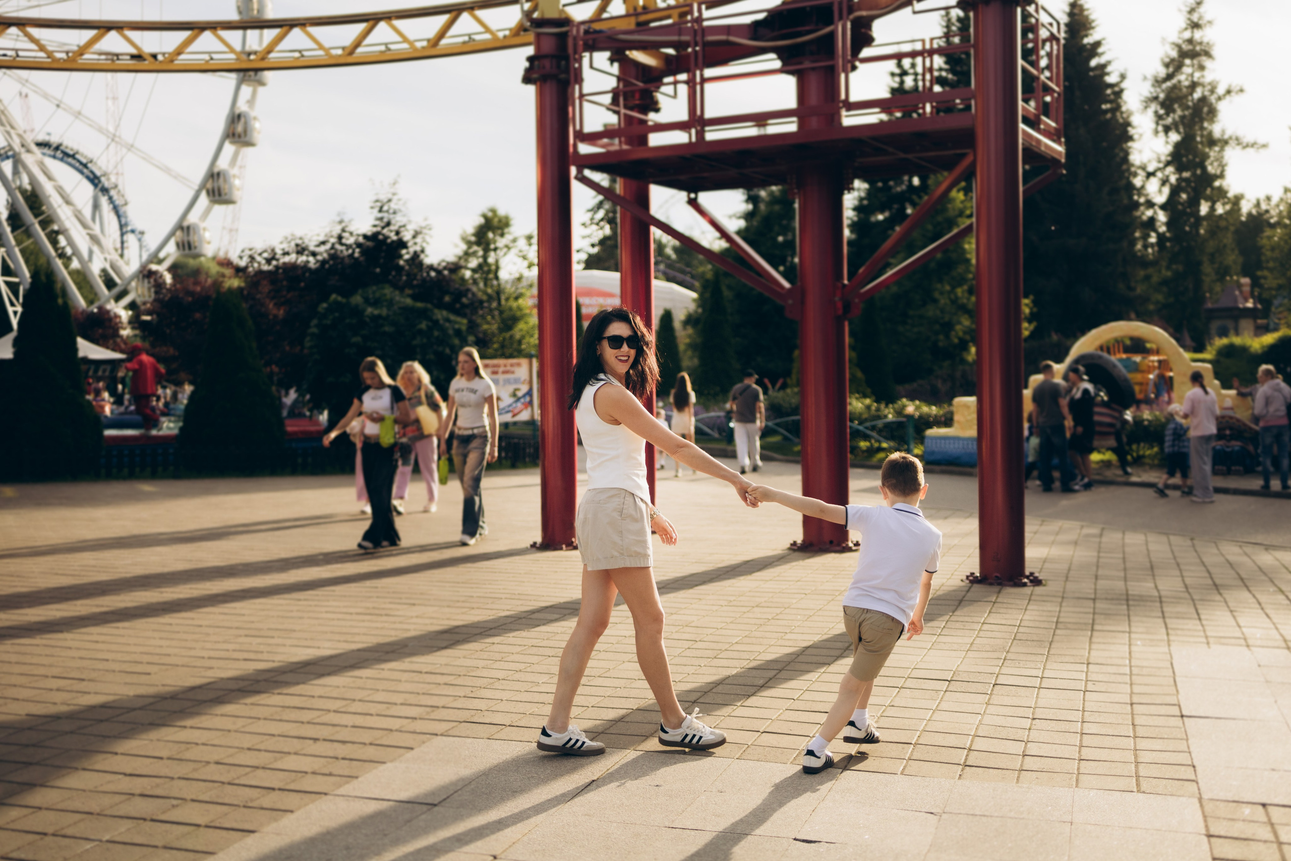 Летняя фотосессия в парке Диво остров. Фотосессия мама с сыном. Семейный и детский фотограф в Санкт-Петербурге Павлова Елена
